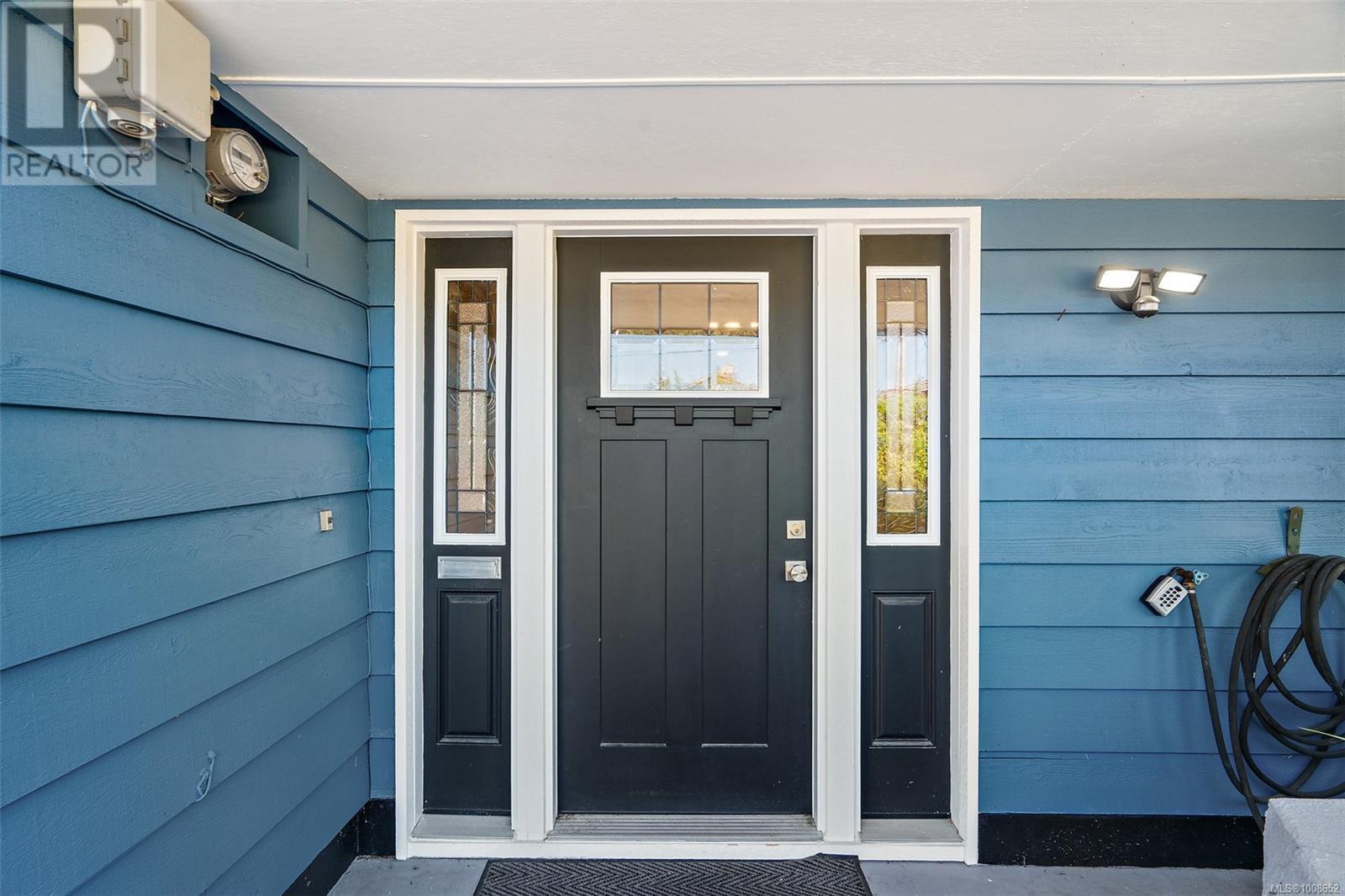 SAANICH, British Columbia, V8N 2E2, CA, 4 Bedrooms Bedrooms, ,3 BathroomsBathrooms,Residential,For Sale,1950351