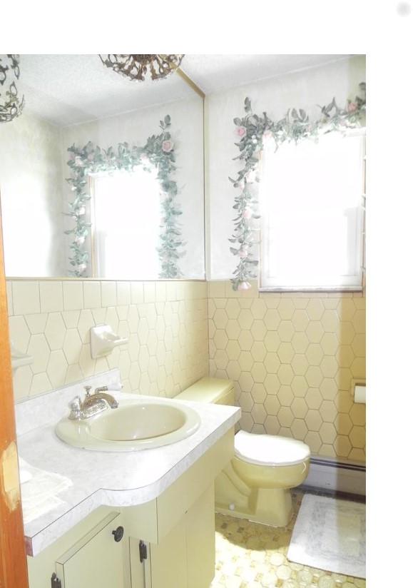 Moonachie, New Jersey, 07074, United States, 5 Bedrooms Bedrooms, ,4 BathroomsBathrooms,Residential,For Sale,1936964