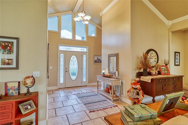 Eufaula, Oklahoma, 74432, United States, 3 Bedrooms Bedrooms, ,4 BathroomsBathrooms,Residential,For Sale,1976546