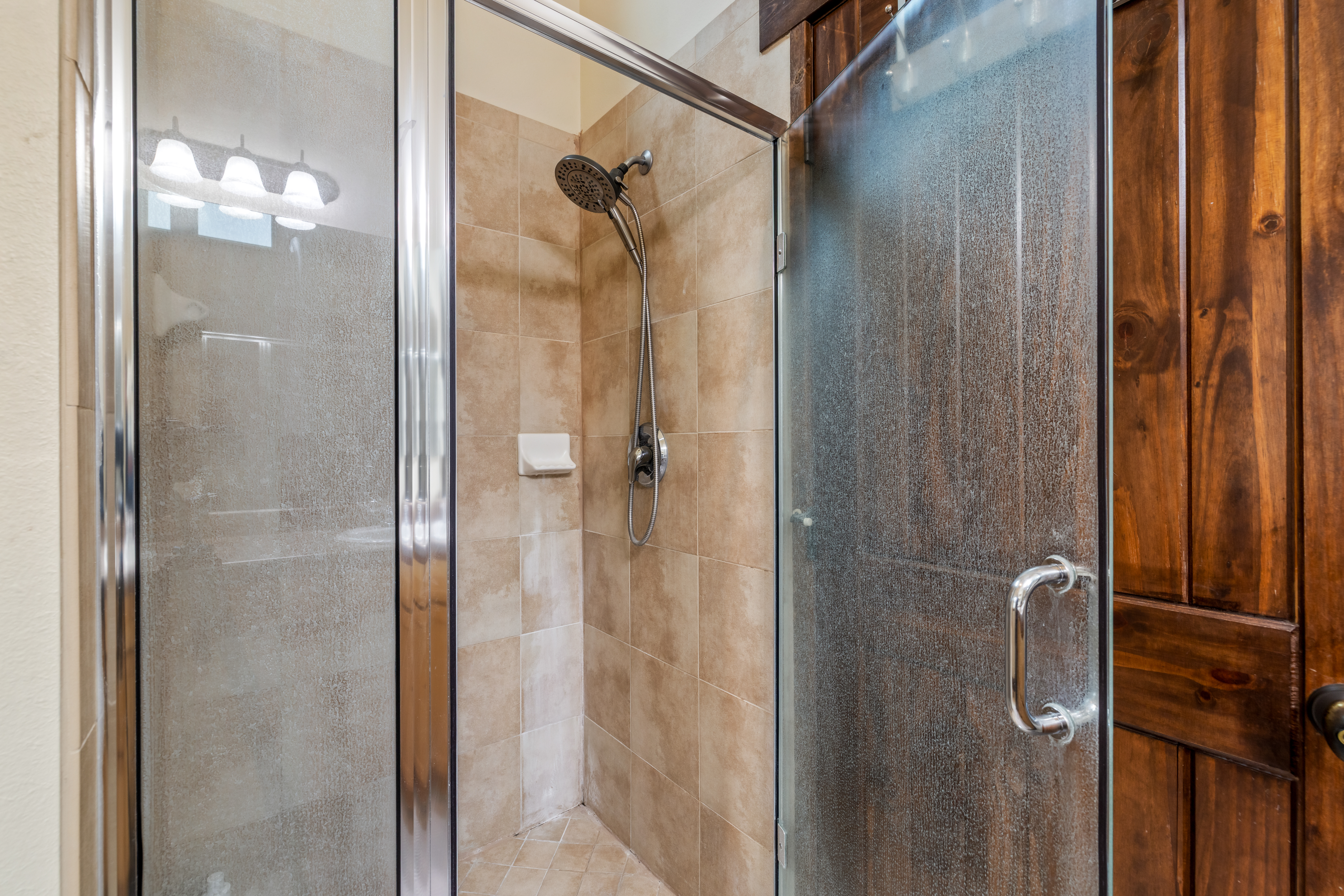  Updated Red Hawk Home w/ Spacious Layout - 物件實景