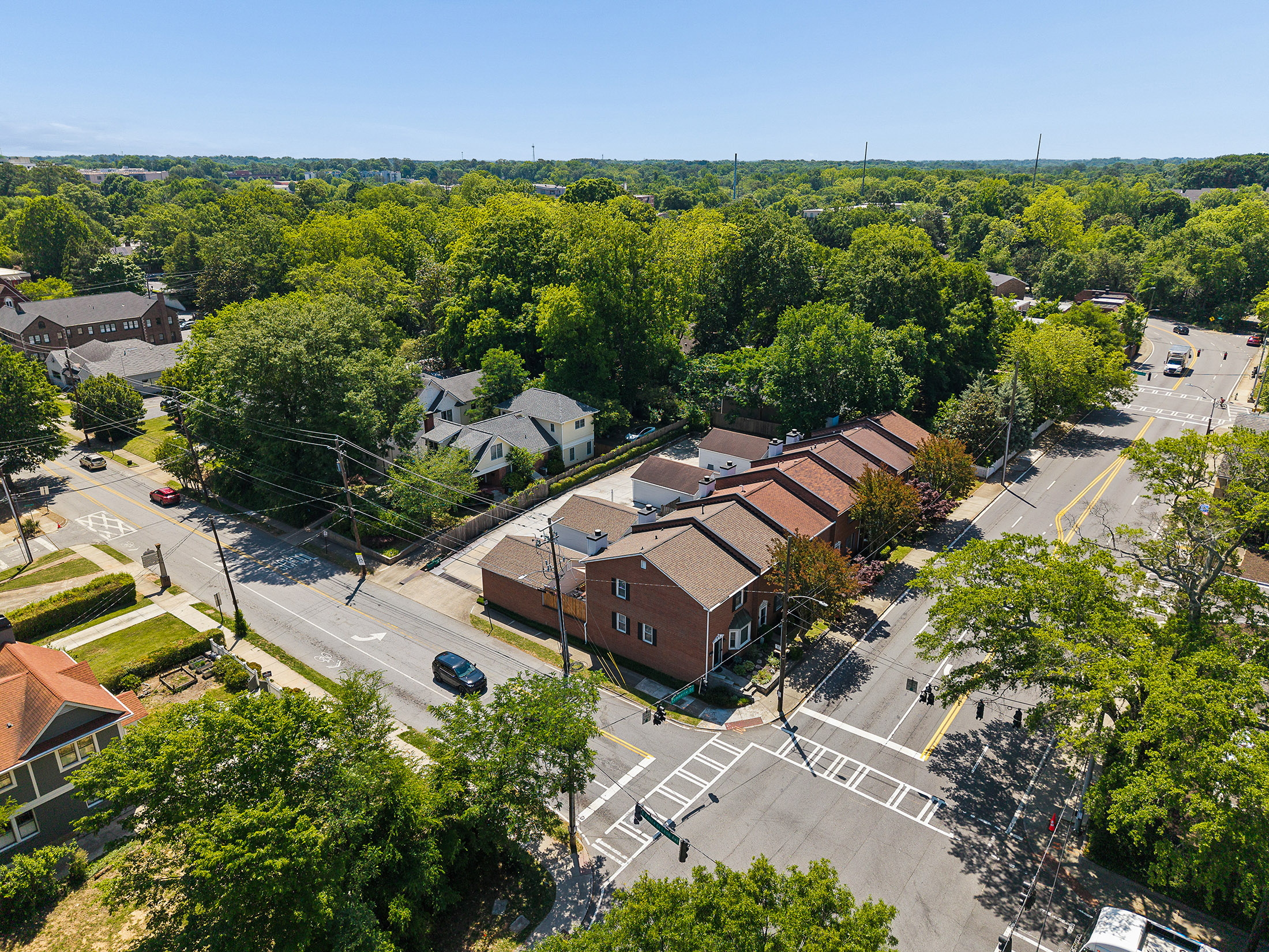  Renovated Move-In Ready End-Unit Townhome - 物件實景