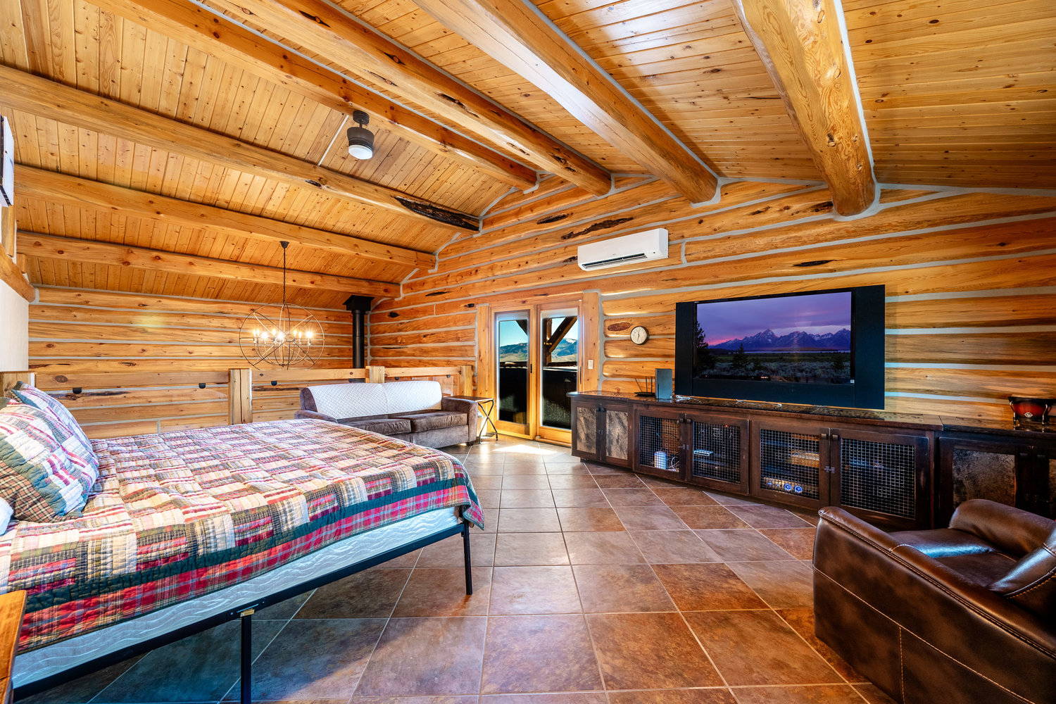 Sheridan, Wyoming, 82801, United States, 2 Bedrooms Bedrooms, ,2 BathroomsBathrooms,Residential,For Sale,1982775