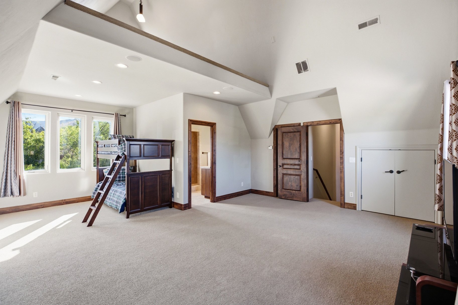  French Country Estate, Tucked Within an Exclusive Luxury Gated Community - 物件實景