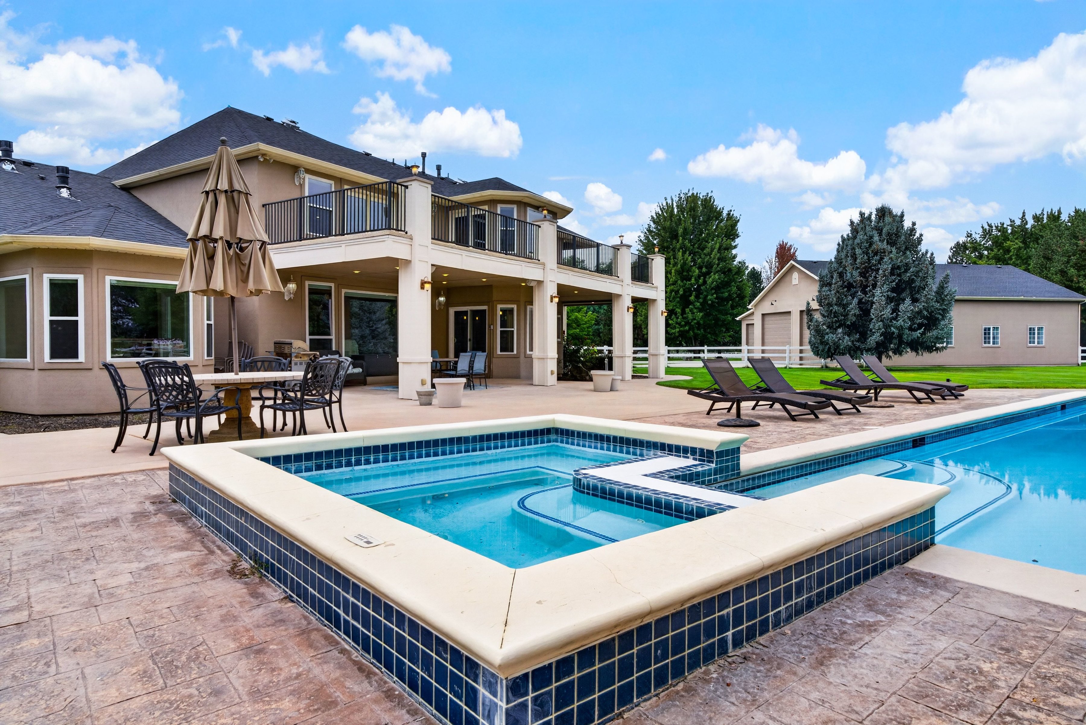  Exceptional Eagle Property - 物件實景