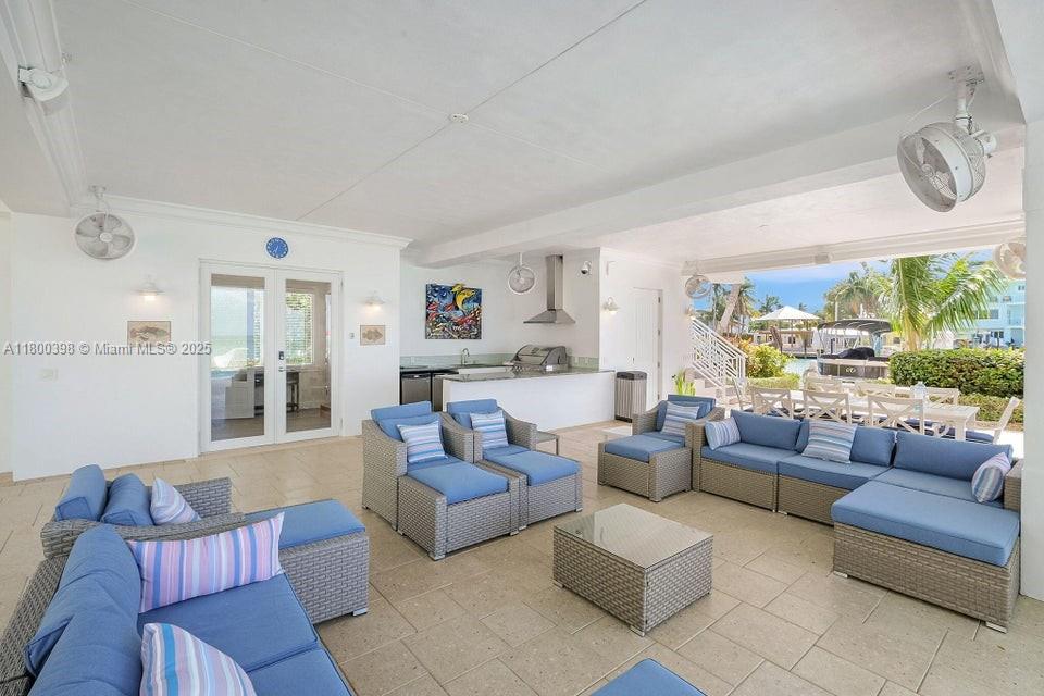 Islamorada, Florida, 33036, United States, 8 Bedrooms Bedrooms, ,10 BathroomsBathrooms,Residential,For Sale,1807381