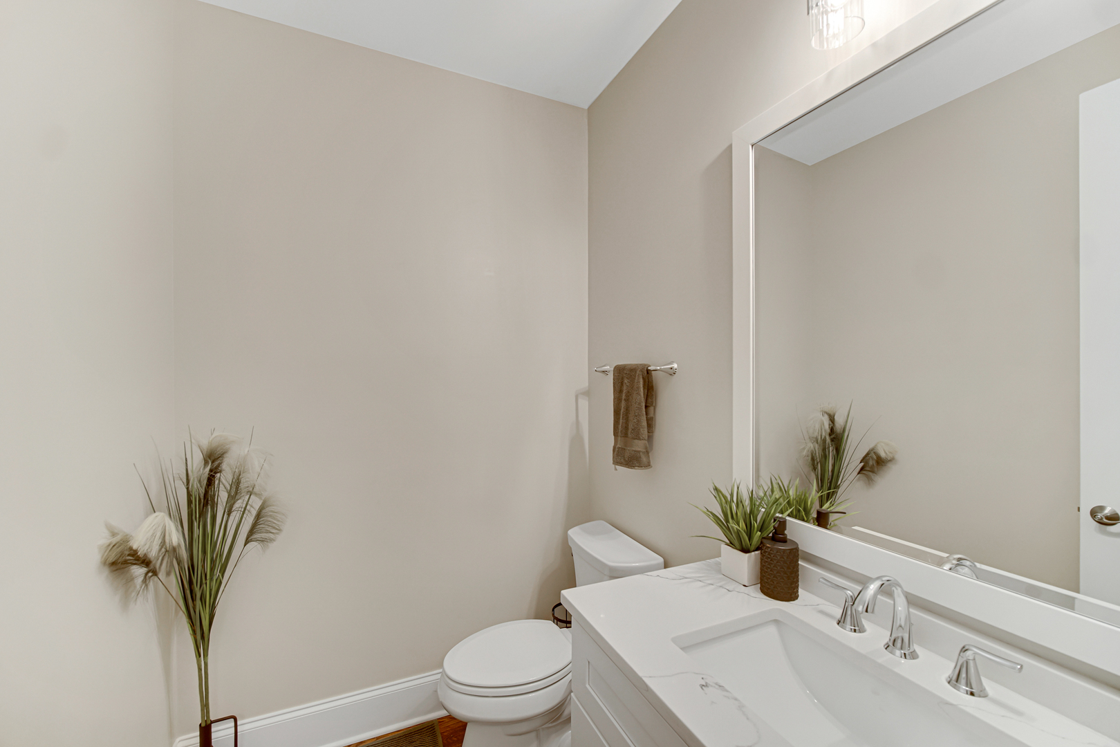 Downers Grove, Illinois, 60516, United States, 4 Bedrooms Bedrooms, ,5 BathroomsBathrooms,Residential,For Sale,1905764