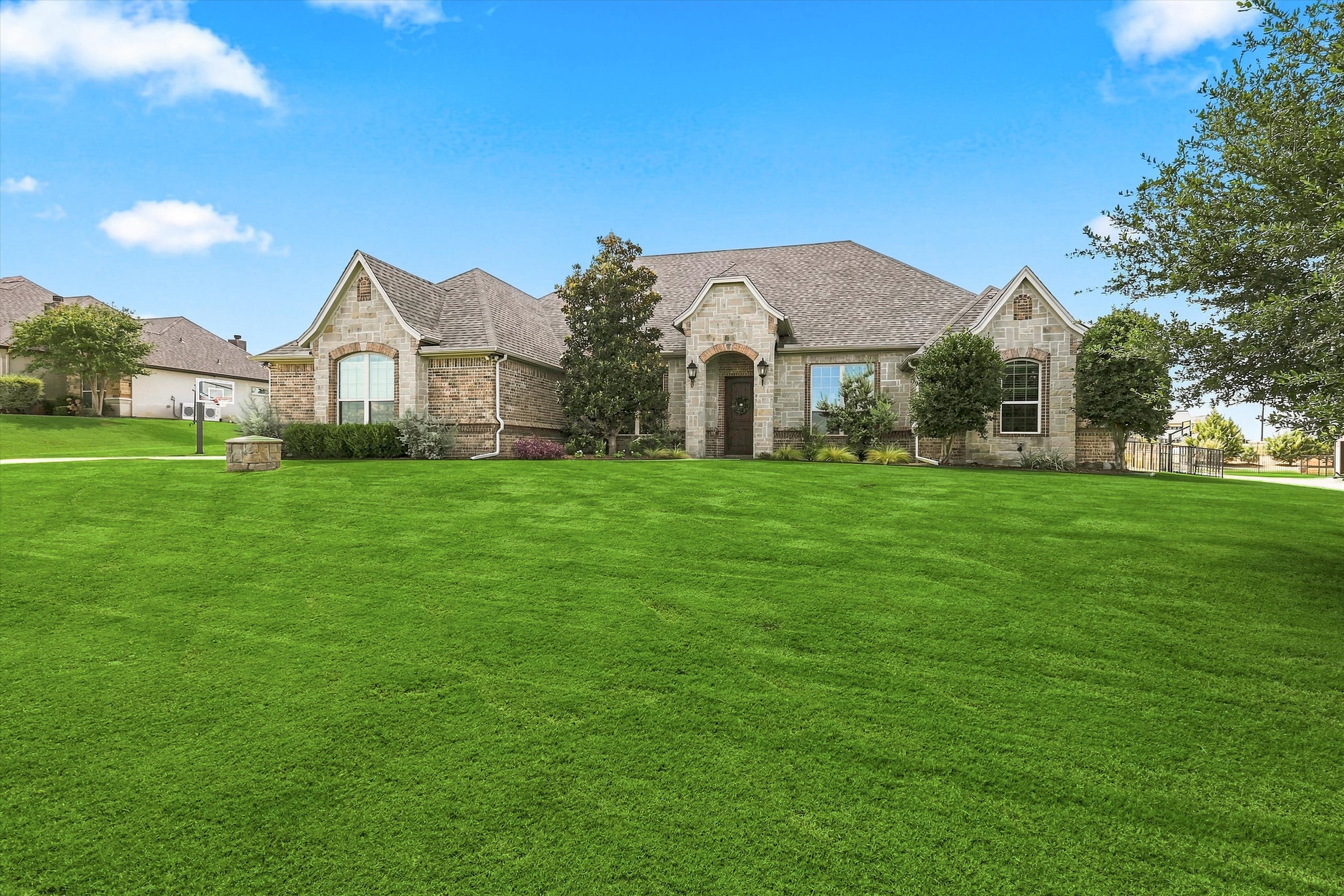  Timeless Style, Thoughtful Updates & One Acre to Enjoy - 物件實景