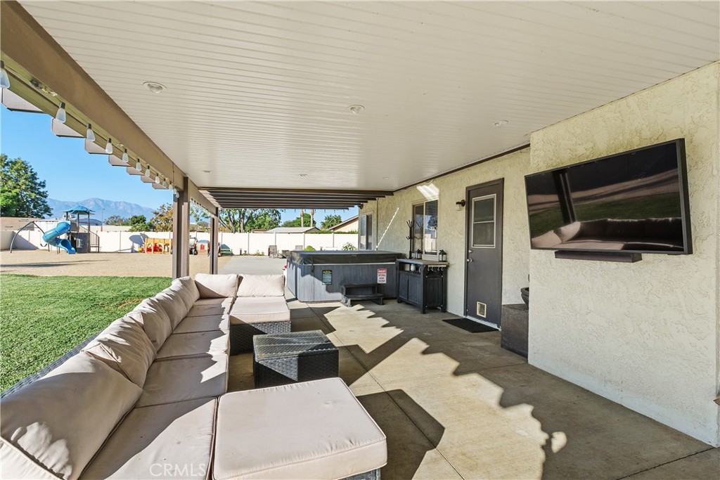 Jurupa Valley, California, 92509, United States, 4 Bedrooms Bedrooms, ,2 BathroomsBathrooms,Residential,For Sale,1987819