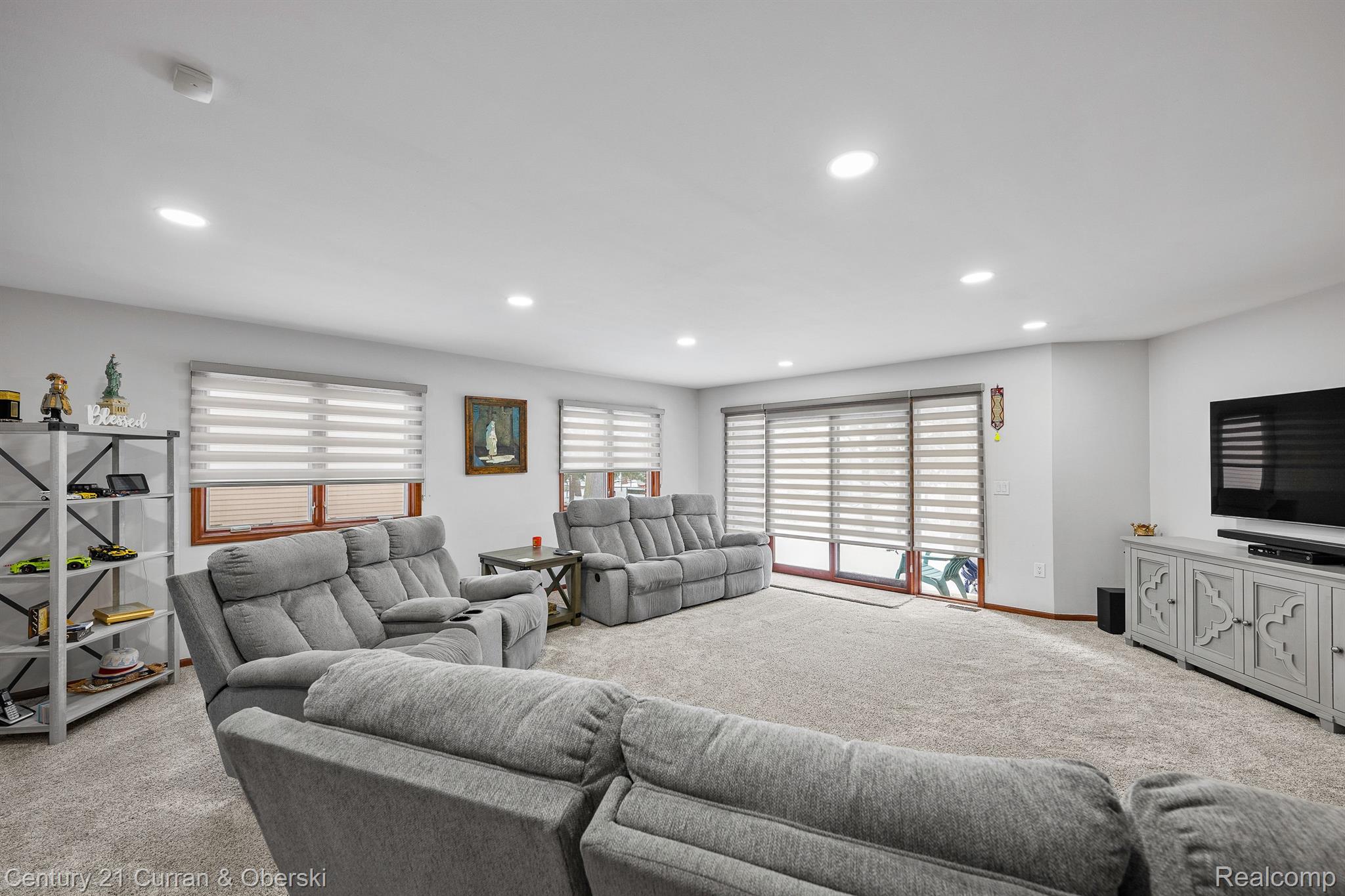 Dearborn, Michigan, 48128, United States, 4 Bedrooms Bedrooms, ,3 BathroomsBathrooms,Residential,For Sale,1908051