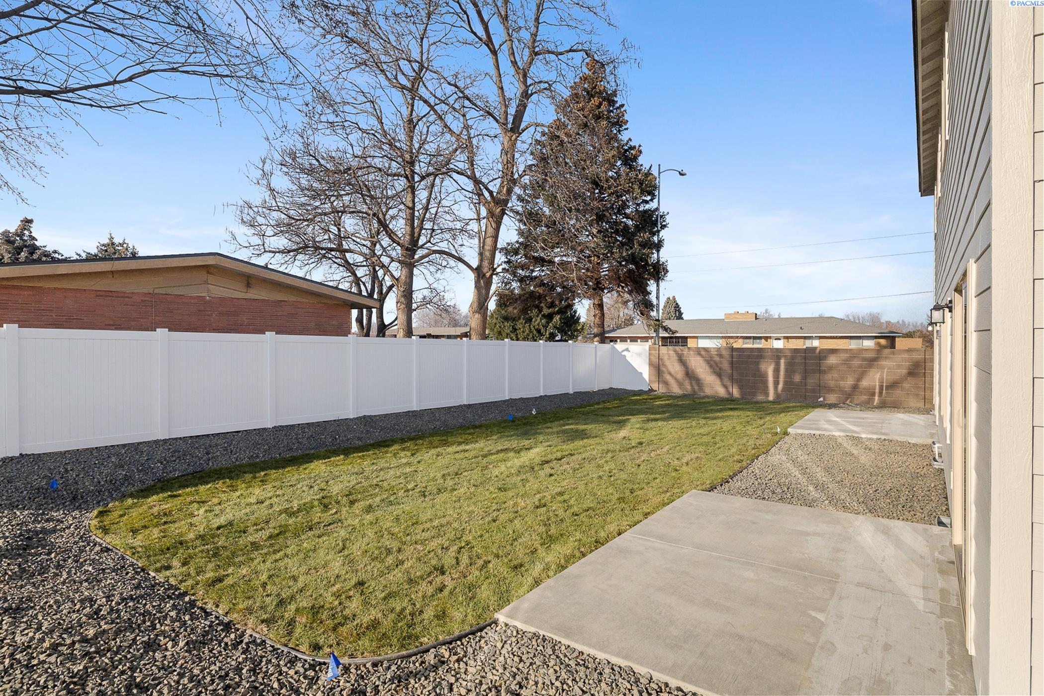 Kennewick, Washington, 99337, United States, 7 Bedrooms Bedrooms, ,Residential,For Sale,1794567