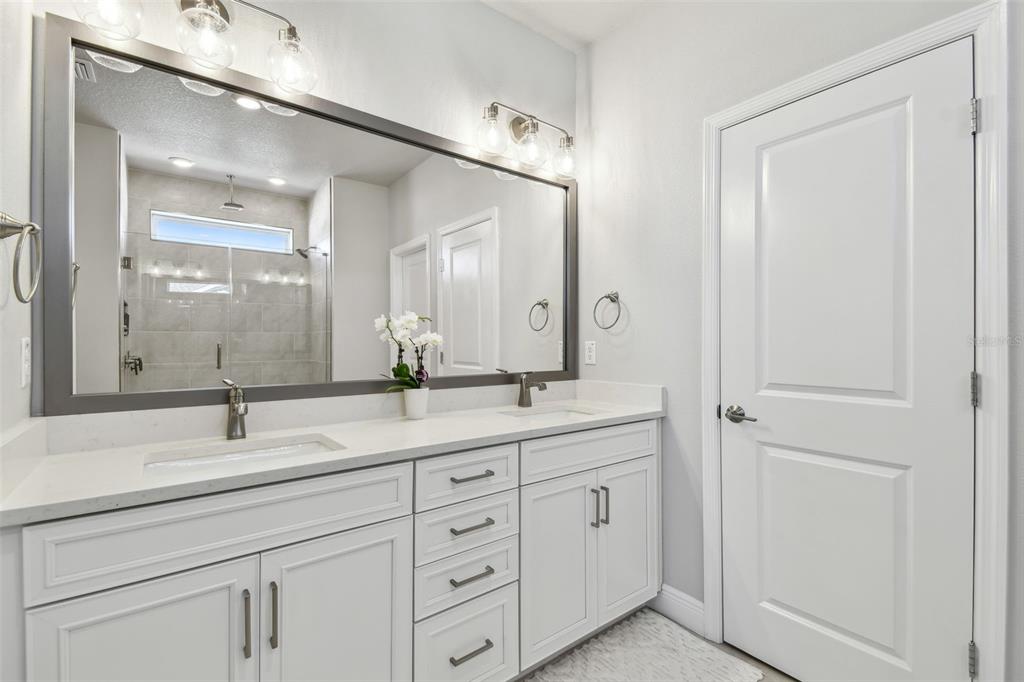 Sarasota, Florida, 34237, United States, 3 Bedrooms Bedrooms, ,4 BathroomsBathrooms,Residential,For Sale,1862311