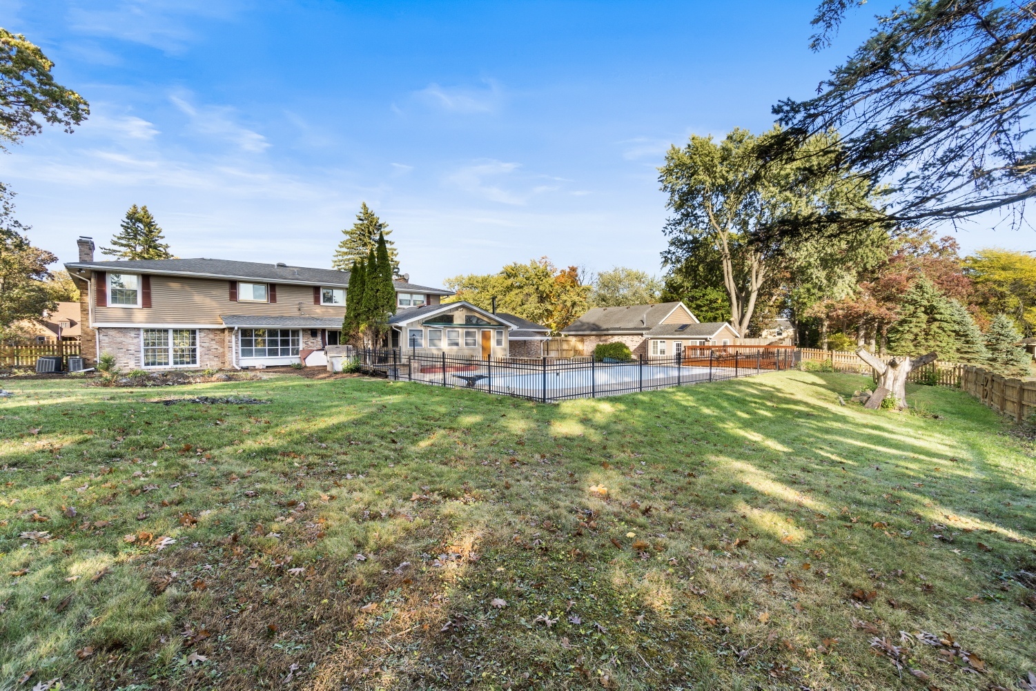 Winthrop Harbor, Illinois, 60096, United States, 5 Bedrooms Bedrooms, ,4 BathroomsBathrooms,Residential,For Sale,2005898