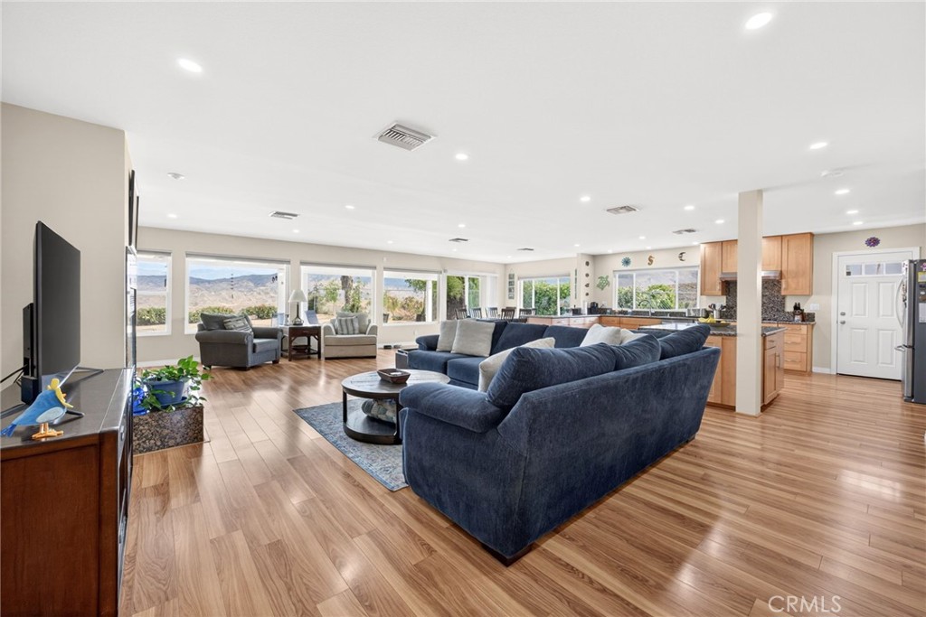 Hemet, California, 92544, United States, 3 Bedrooms Bedrooms, ,2 BathroomsBathrooms,Residential,For Sale,2035887