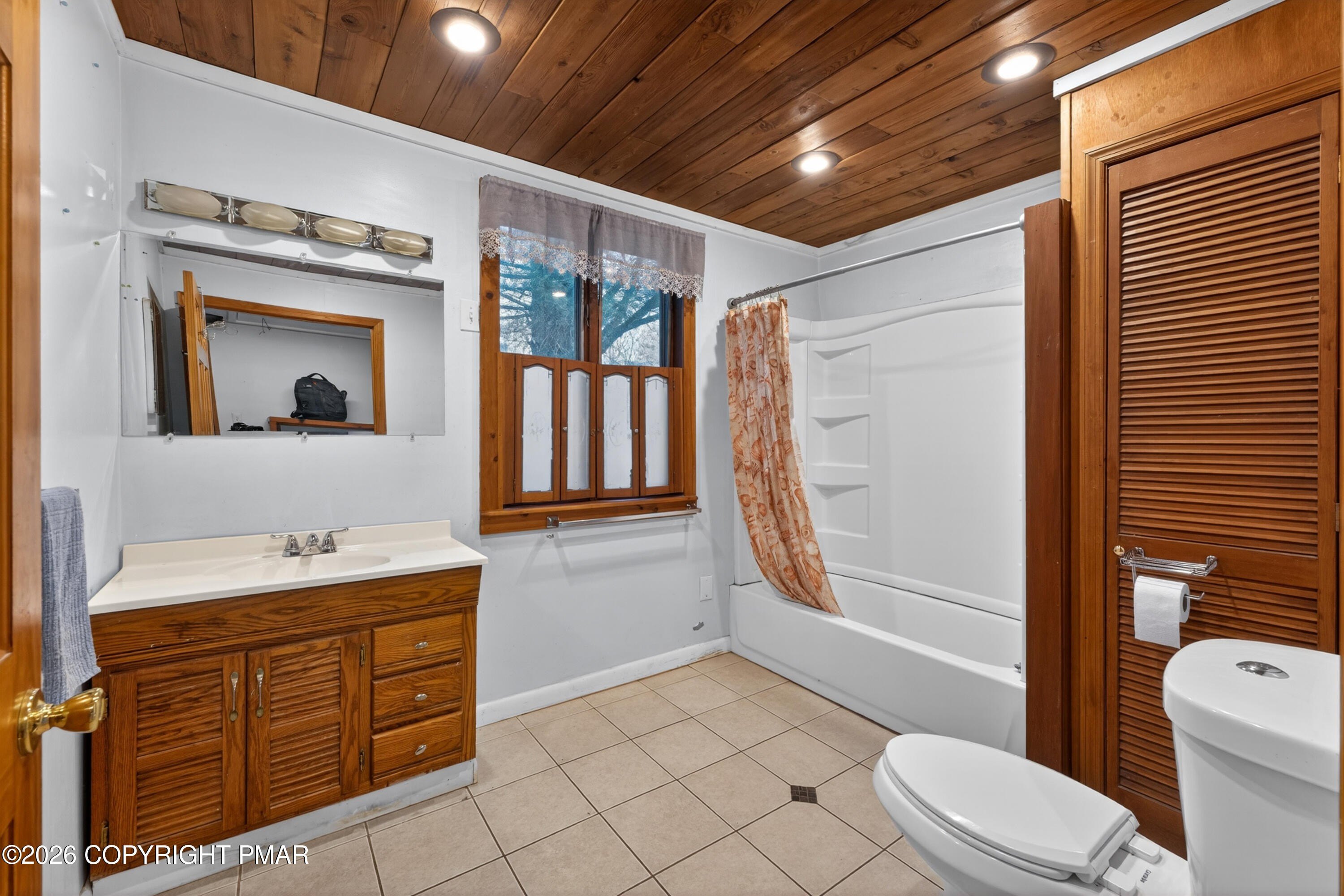 Blakeslee, Pennsylvania, 18610, United States, 6 Bedrooms Bedrooms, ,3 BathroomsBathrooms,Residential,For Sale,2042920
