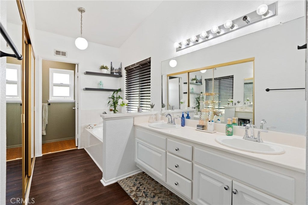 Moreno Valley, California, 92553, United States, 5 Bedrooms Bedrooms, ,3 BathroomsBathrooms,Residential,For Sale,1983642