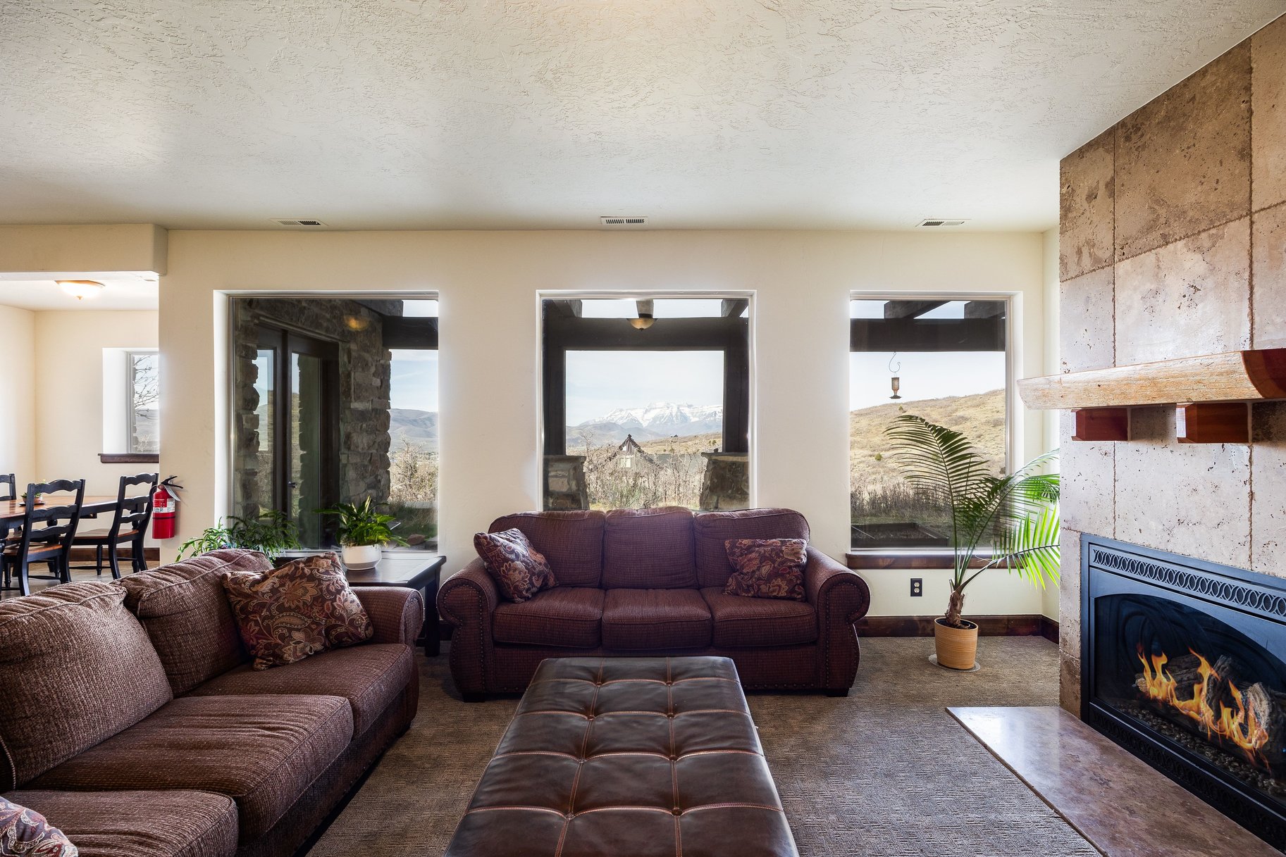  The Ultimate Multi-Generational Mountain Retreat Backing to 500 Acres of Open Sp - 物件實景