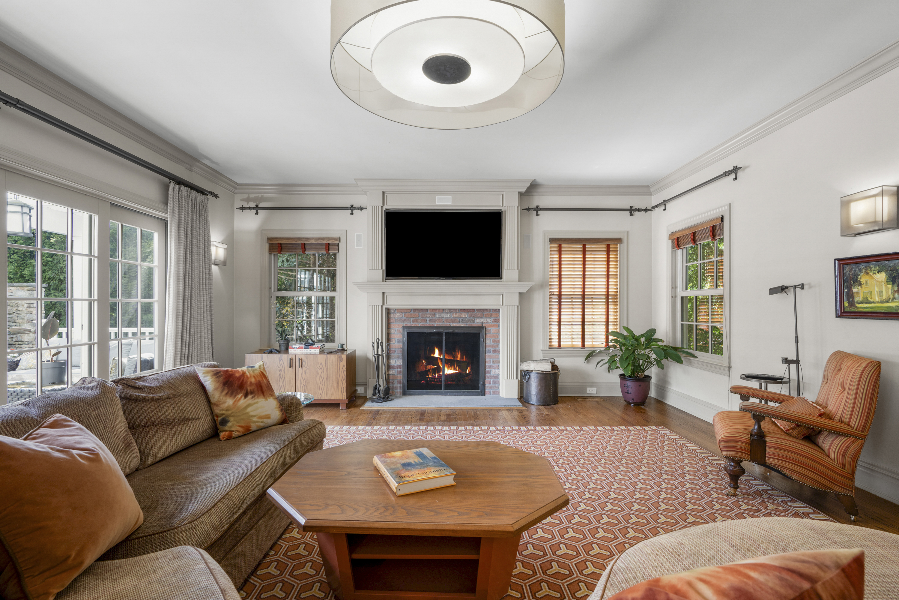  Elegant Larchmont Colonial - 物件實景
