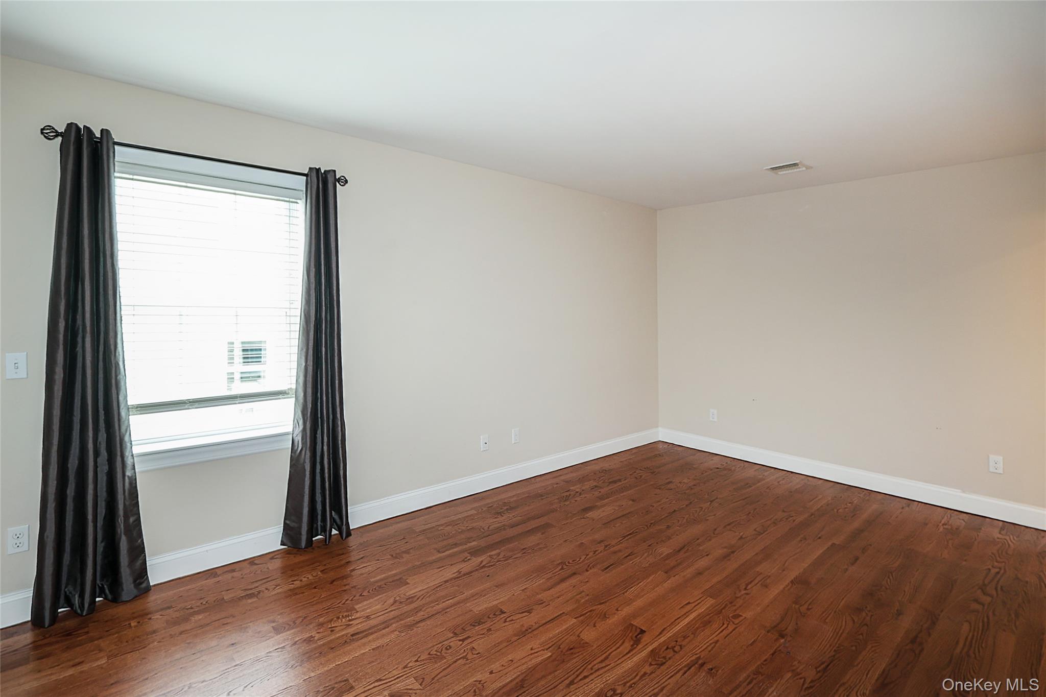  370 Rider Avenue, Patchogue, NY, 11772 - 物件實景