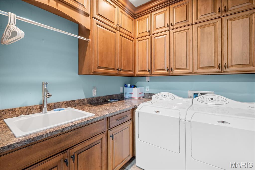 Charleston, Missouri, 63834, United States, 5 Bedrooms Bedrooms, ,4 BathroomsBathrooms,Residential,For Sale,1938215