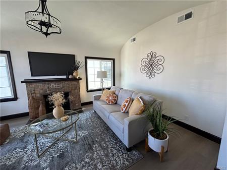 Los Angeles, California, 90047, United States, 3 Bedrooms Bedrooms, ,2 BathroomsBathrooms,Residential,For Sale,2010742