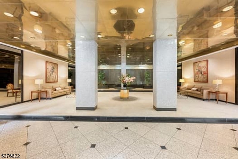 Verona Twp., New Jersey, 07044, United States, 2 Bedrooms Bedrooms, ,2 BathroomsBathrooms,Residential,For Sale,1976257