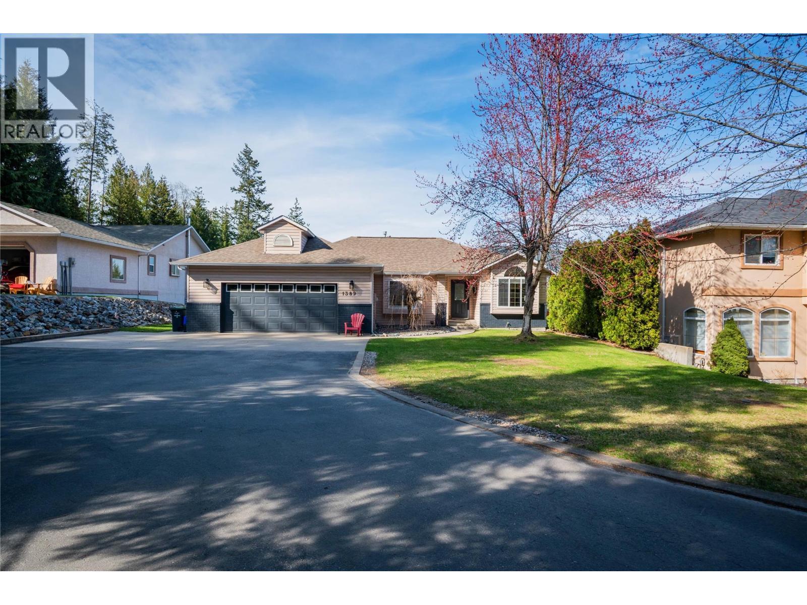 CASTLEGAR, British Columbia, V1N 3Z1, CA, 5 Bedrooms Bedrooms, ,3 BathroomsBathrooms,Residential,For Sale,1918005
