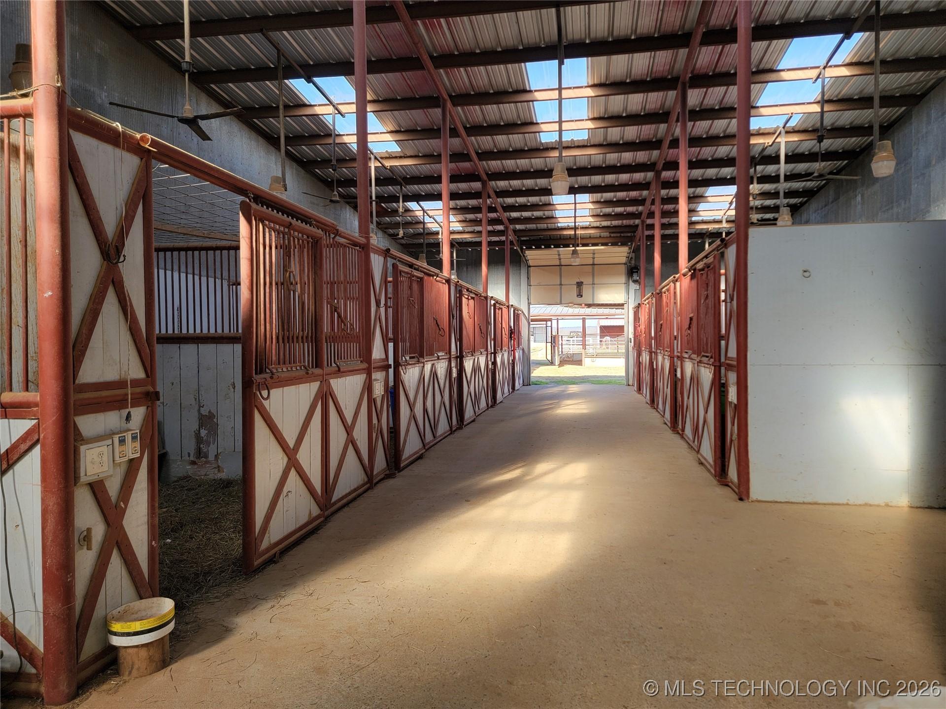 Sallisaw, Oklahoma, 74955, United States, 6 Bedrooms Bedrooms, ,4 BathroomsBathrooms,Residential,For Sale,2009244