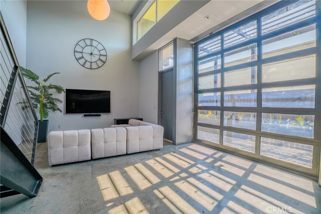 West Hollywood, California, 90046, United States, 1 Bedroom Bedrooms, ,2 BathroomsBathrooms,Residential,For Sale,1913666