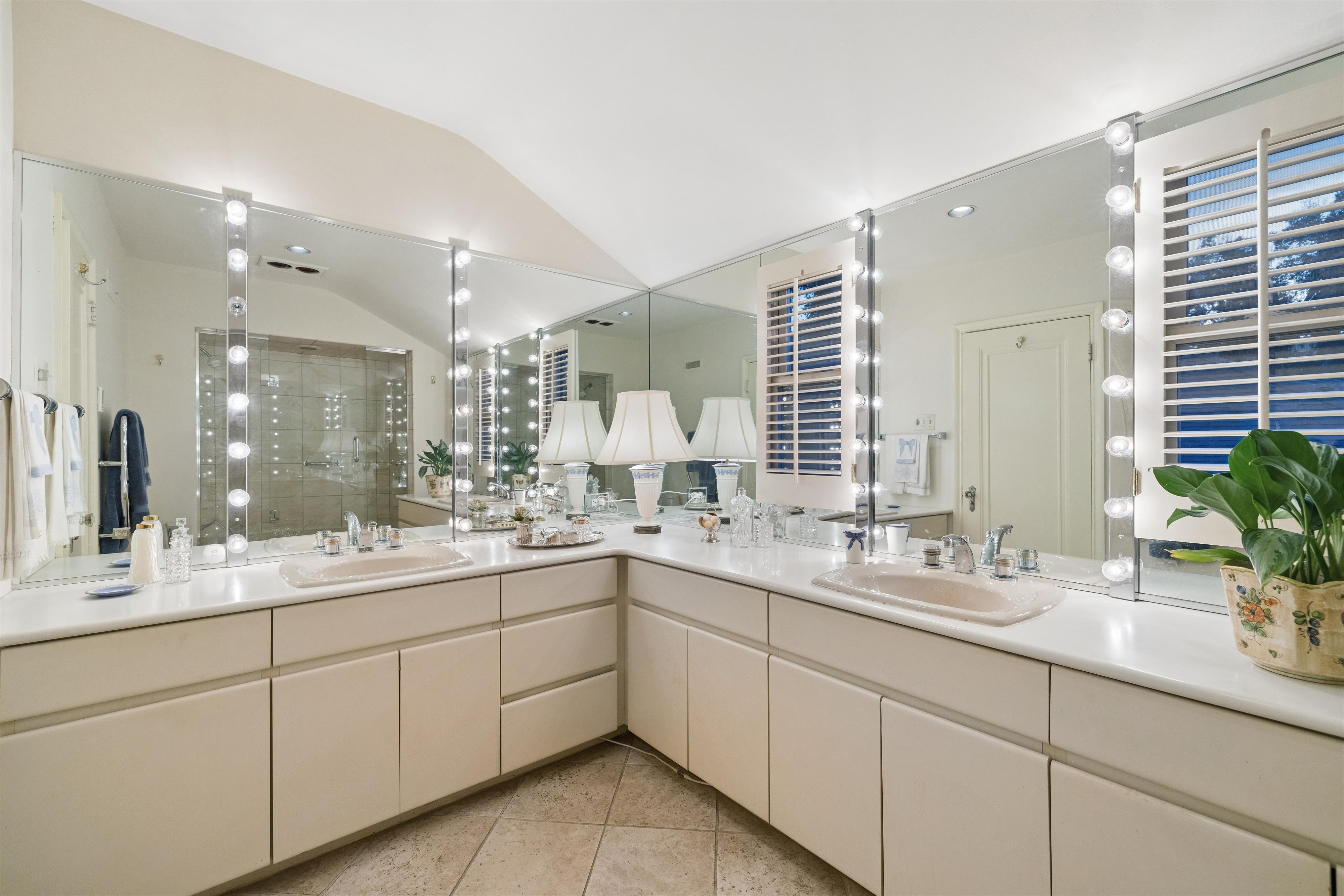  Rare Private Park Lot Near Cherry Creek with Sunroom Viking Kitchen & Spa Suite - 物件實景