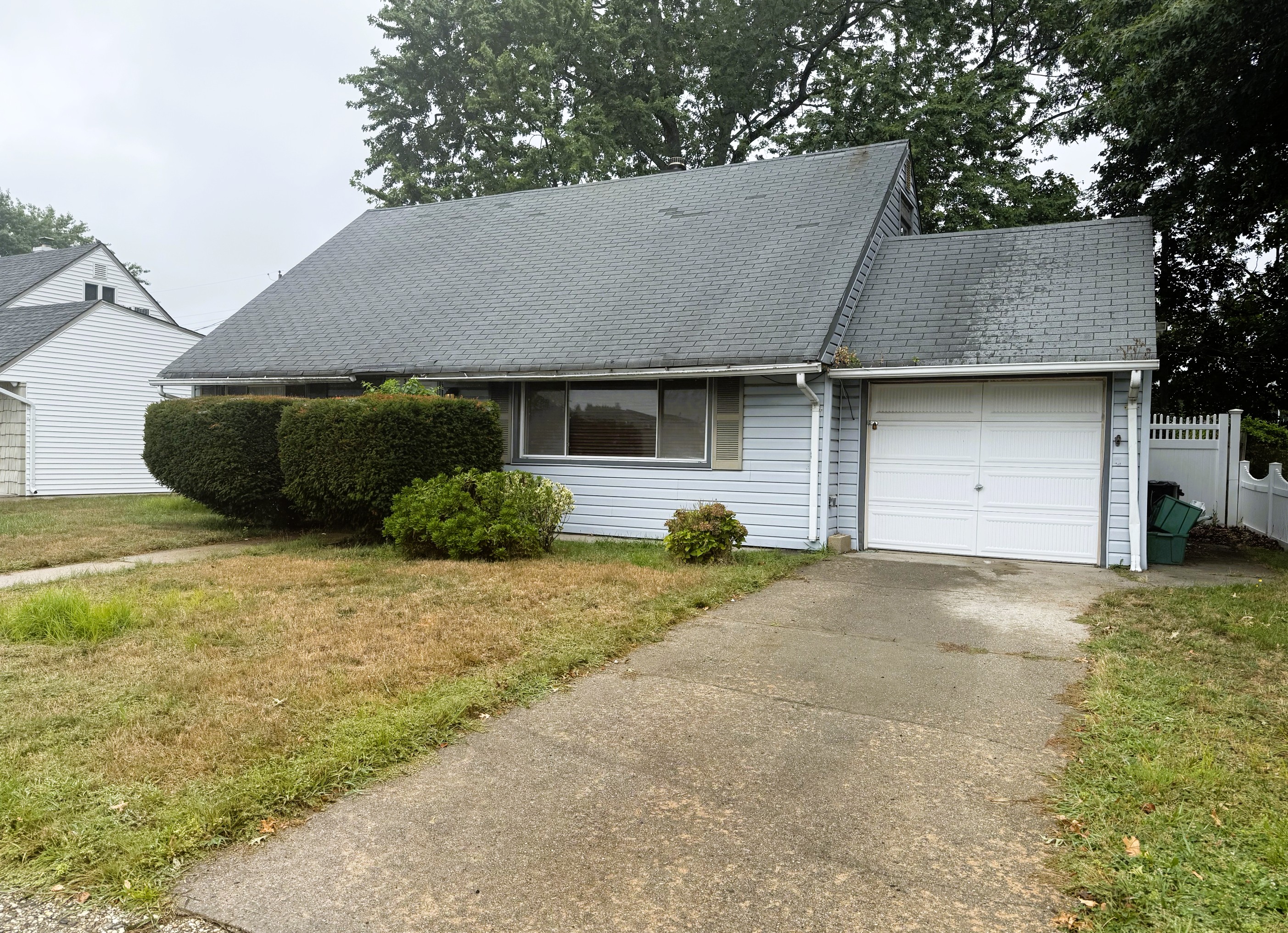 Levittown, New York, 11756, United States, 4 Bedrooms Bedrooms, ,2 BathroomsBathrooms,Residential,For Sale,1977720