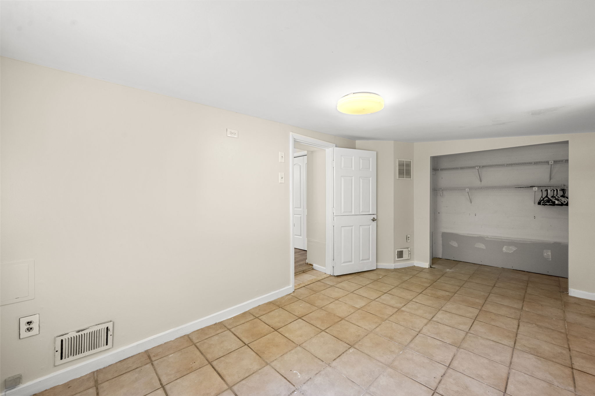 Rockaway Twp., New Jersey, 07849, United States, 9 Bedrooms Bedrooms, ,4 BathroomsBathrooms,Residential,For Sale,1976781