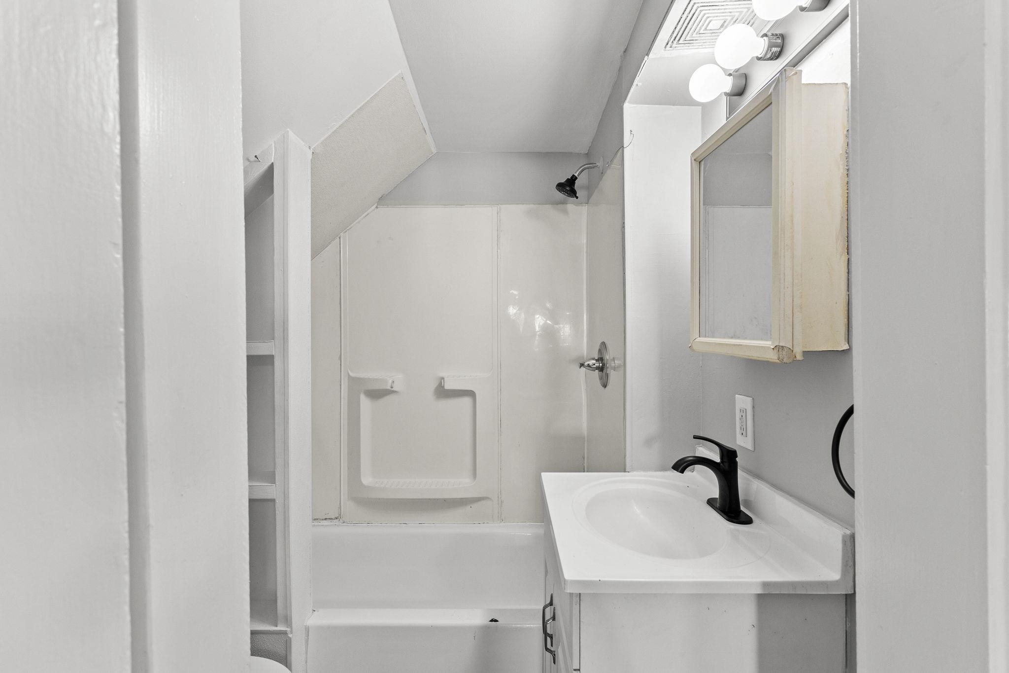 Manchester, New Hampshire, 03103, United States, ,Residential,For Sale,1981935