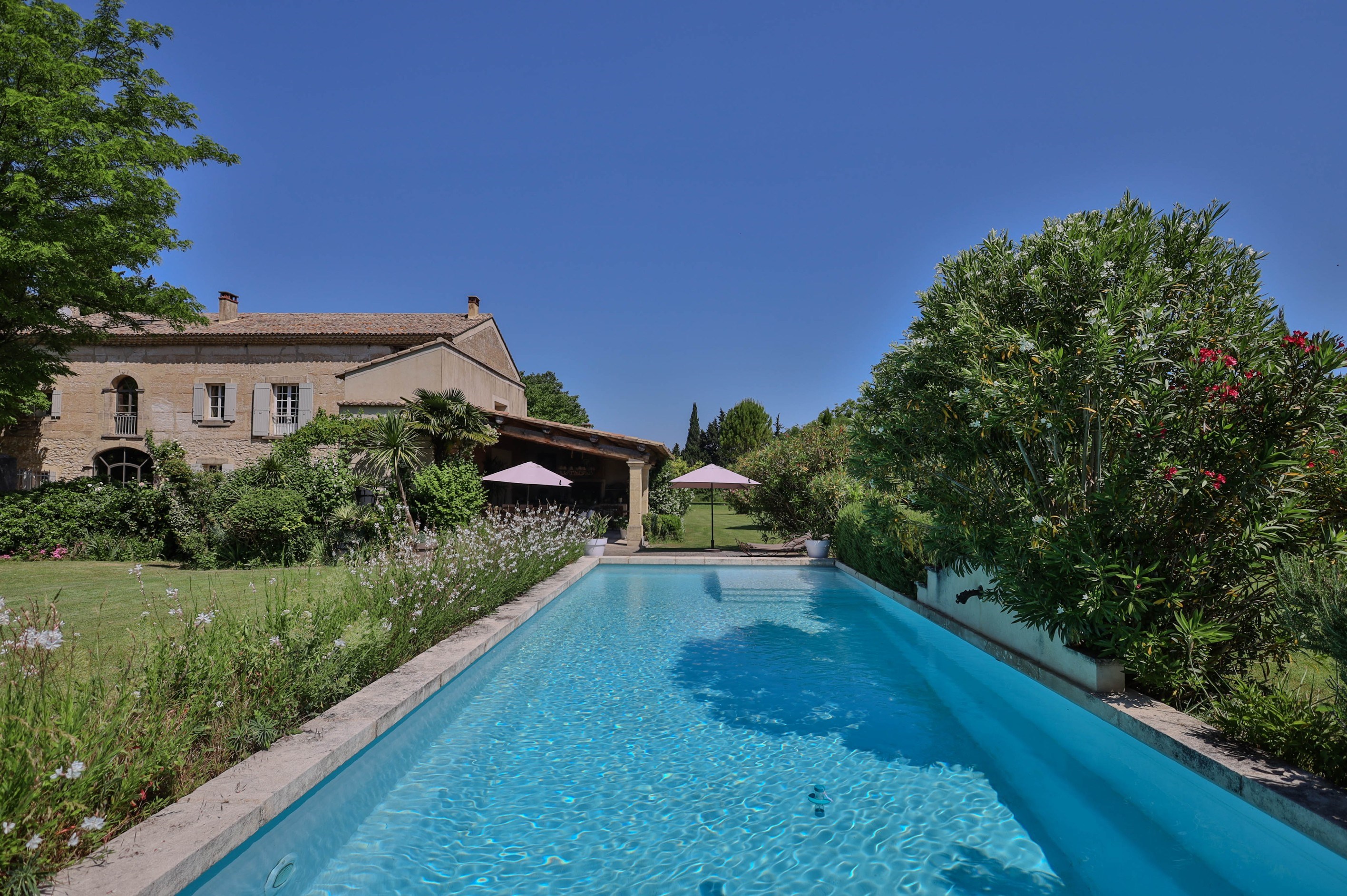  Elegant Provençal farmhouse with swimming pool – A lifestyle between the Alpill… - 物件實景