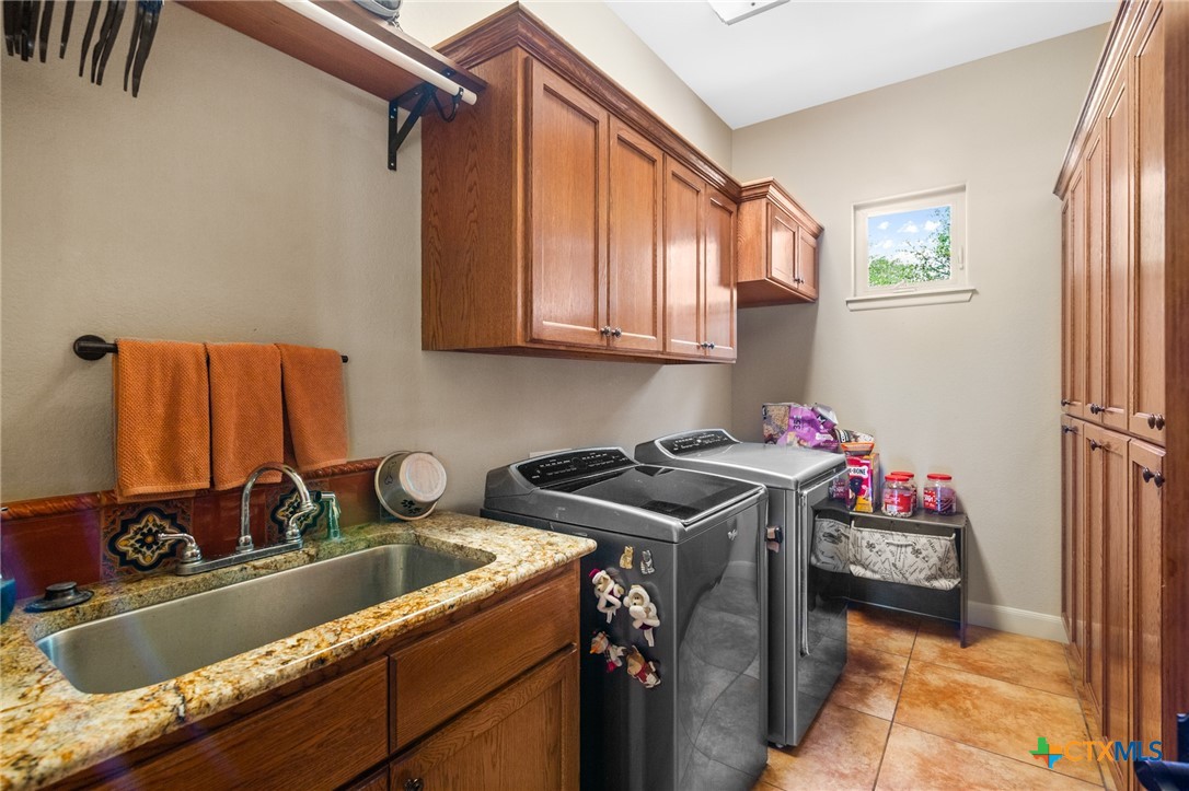 Inez, Texas, 77968, United States, 5 Bedrooms Bedrooms, ,6 BathroomsBathrooms,Residential,For Sale,1895563
