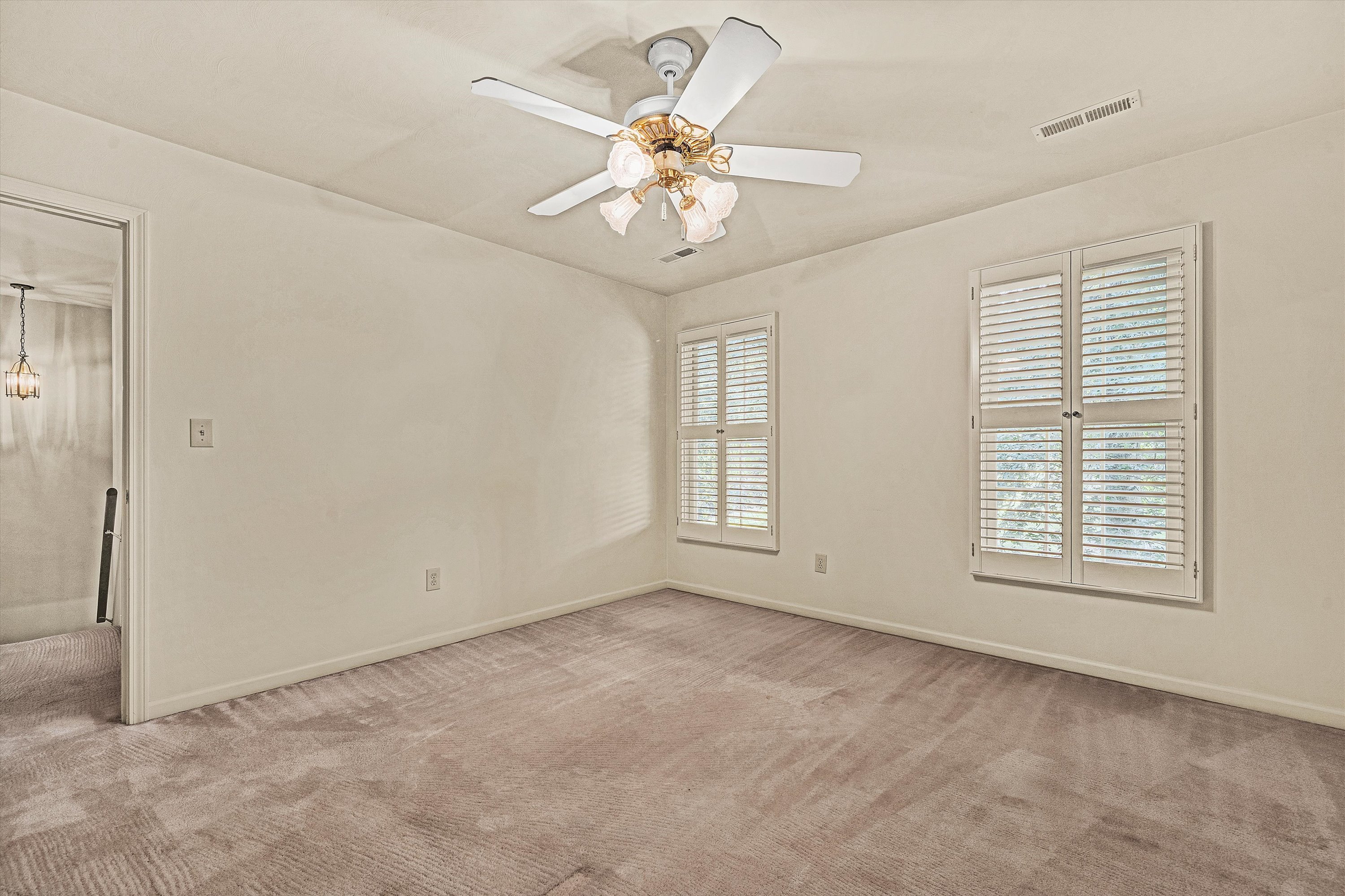 Bedford, Virginia, 24523, United States, 4 Bedrooms Bedrooms, ,4 BathroomsBathrooms,Residential,For Sale,1914324