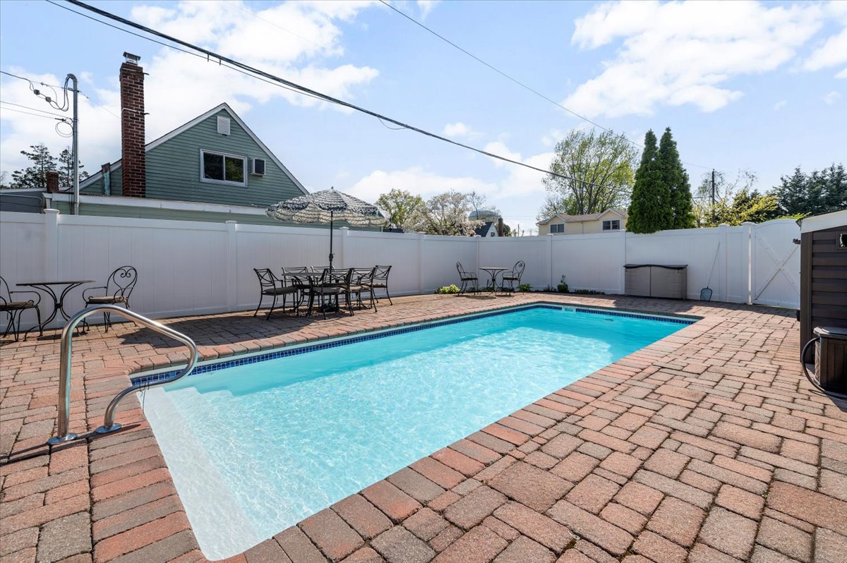 Bethpage, New York, 11714, United States, 3 Bedrooms Bedrooms, ,2 BathroomsBathrooms,Residential,For Sale,1916288