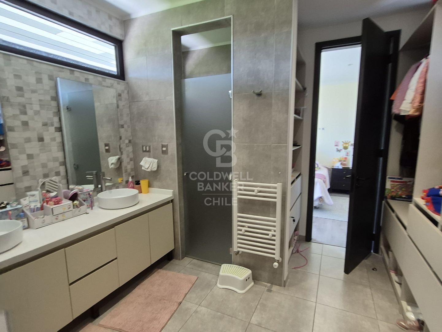 Colina, Chile, 4 Bedrooms Bedrooms, ,4 BathroomsBathrooms,Residential,For Sale,1957216