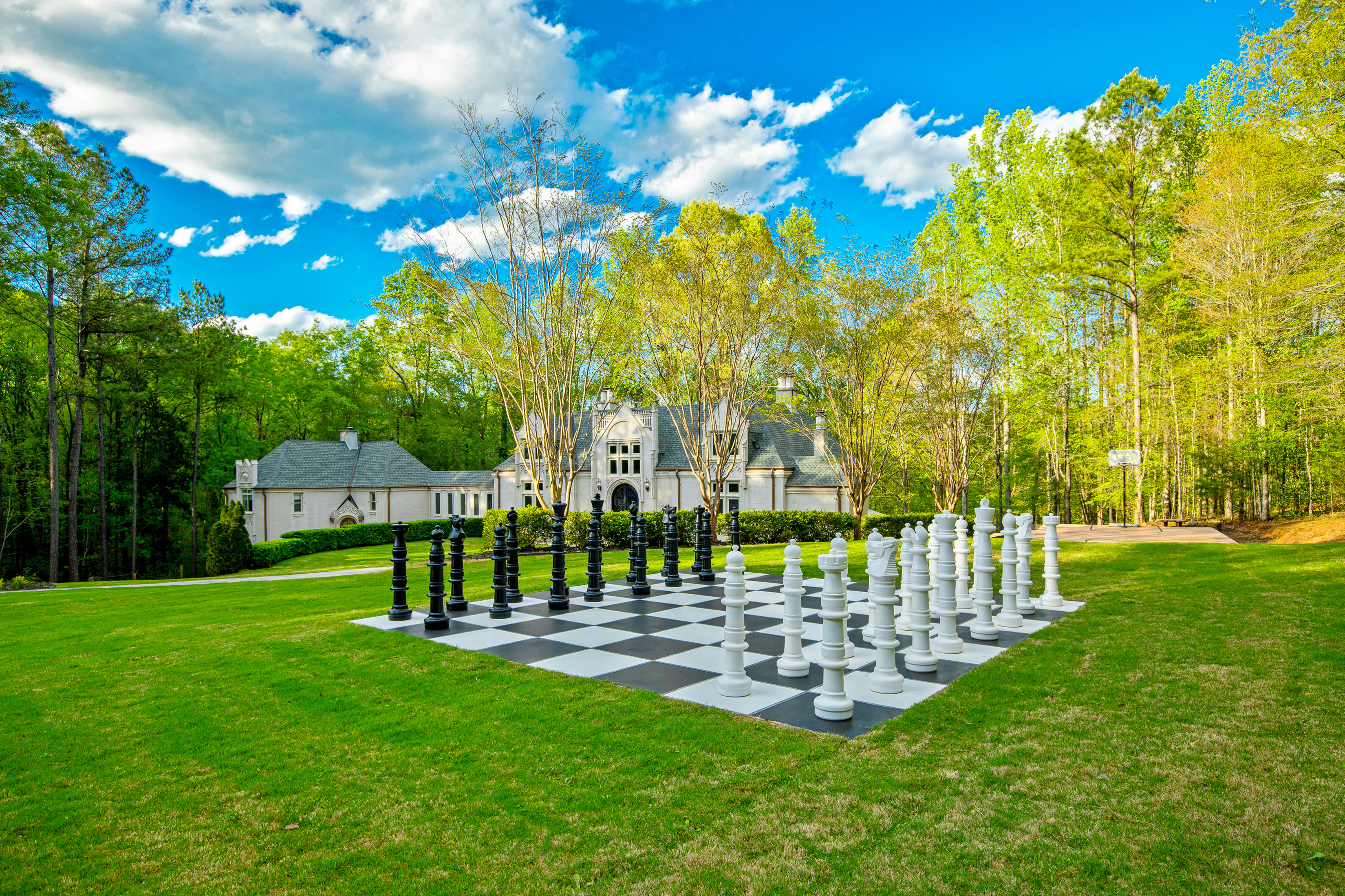  Secluded Sophistication on Over Six Acres with Winding Creek - 物件實景