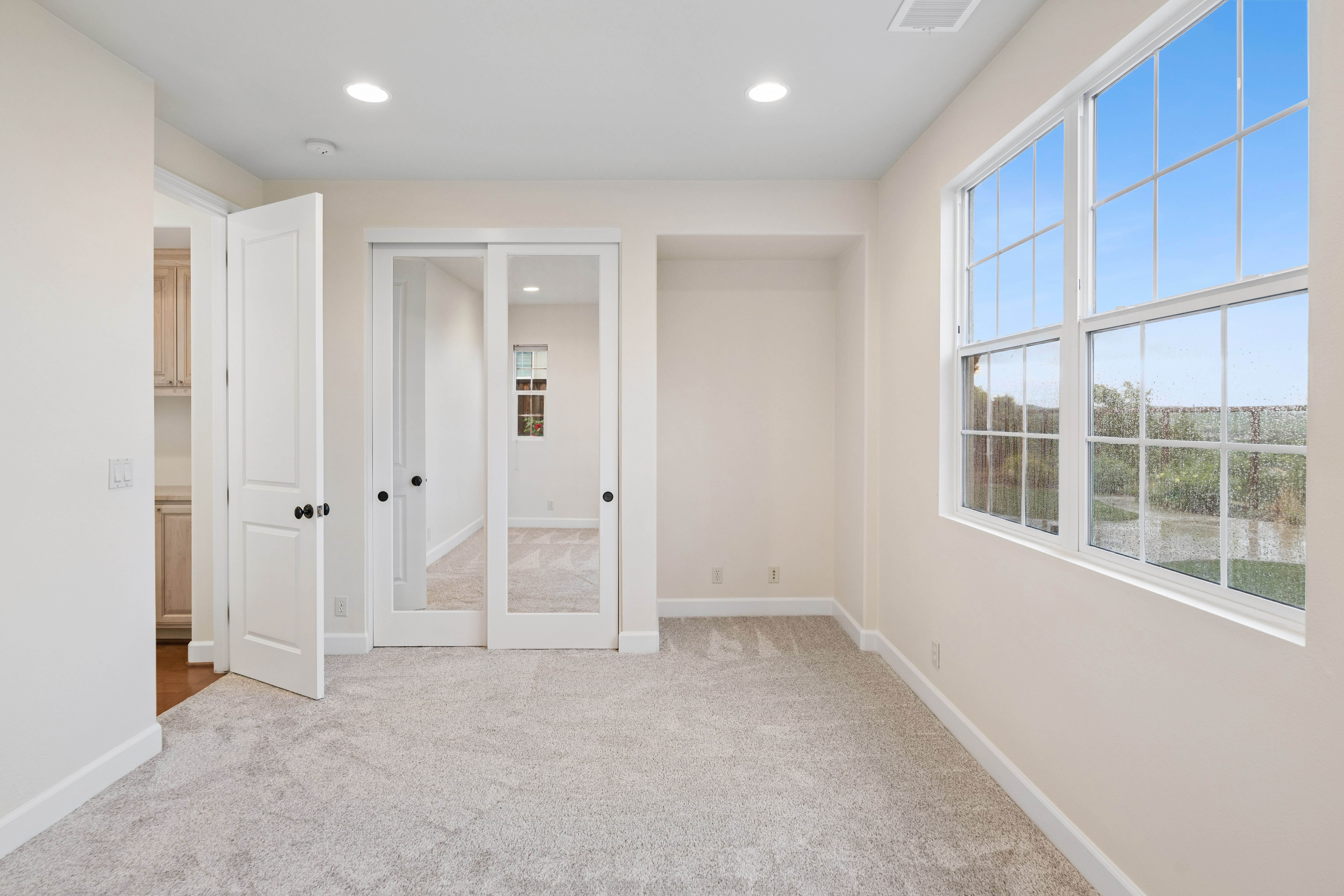  Panoramic Views and Timeless Design in This Stunning Shapell ?Gallery? Residence - 物件實景