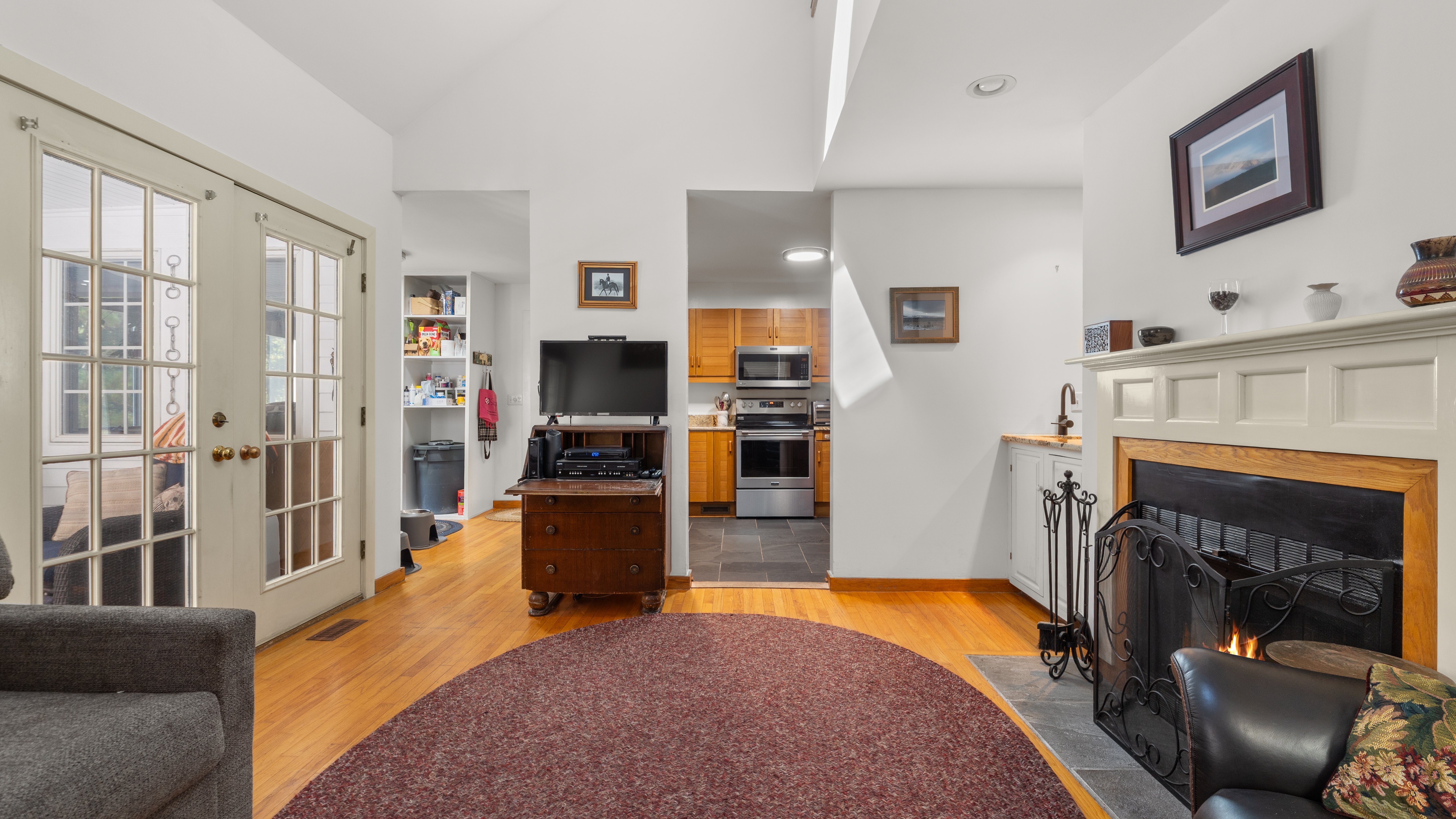  Stunning 2.4-Acre Retreat in Cornwall Estates: Updated & Move-In Ready - 物件實景