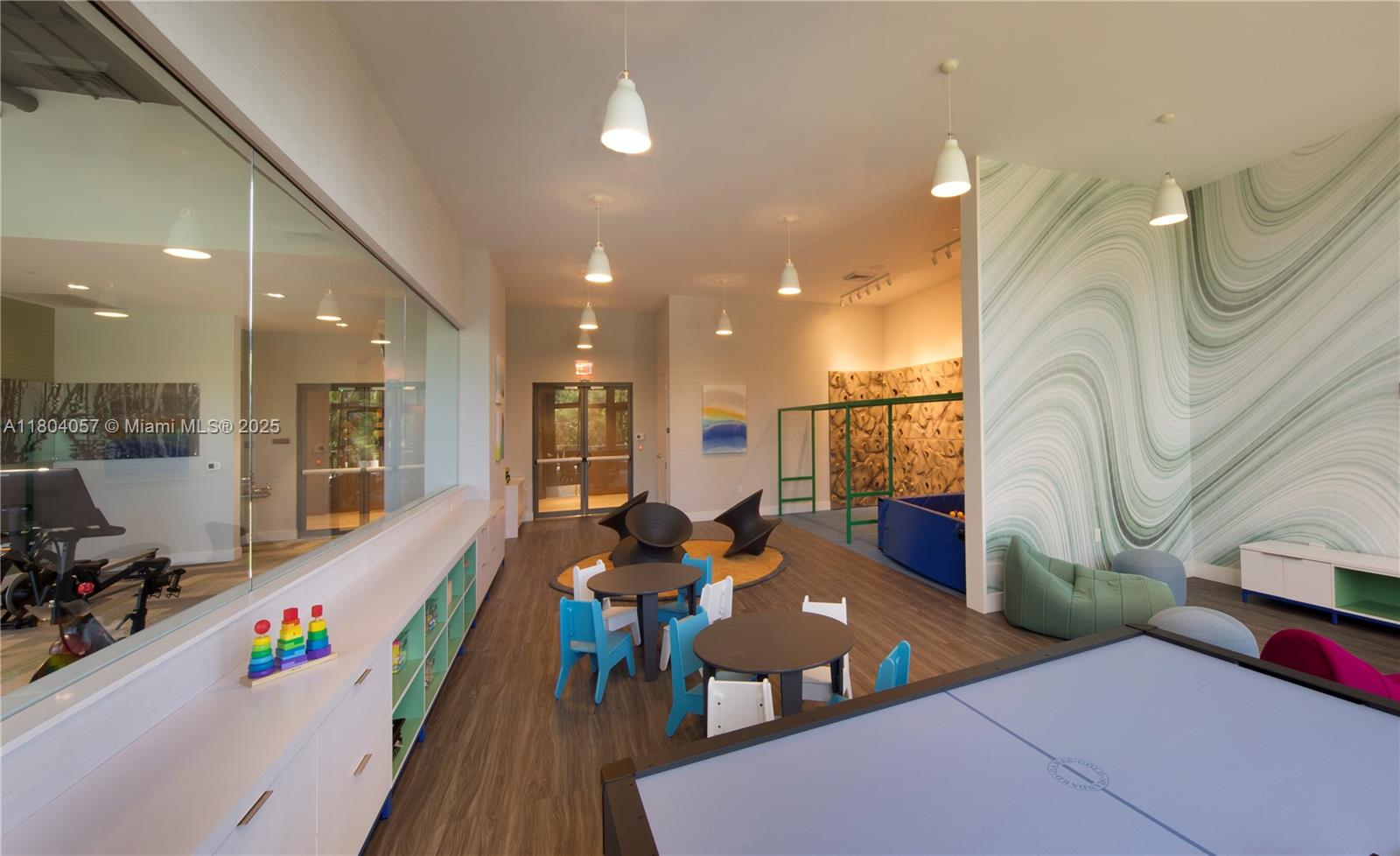 North Miami Beach, Florida, 33160, United States, 2 Bedrooms Bedrooms, ,2 BathroomsBathrooms,Residential,For Sale,1826638