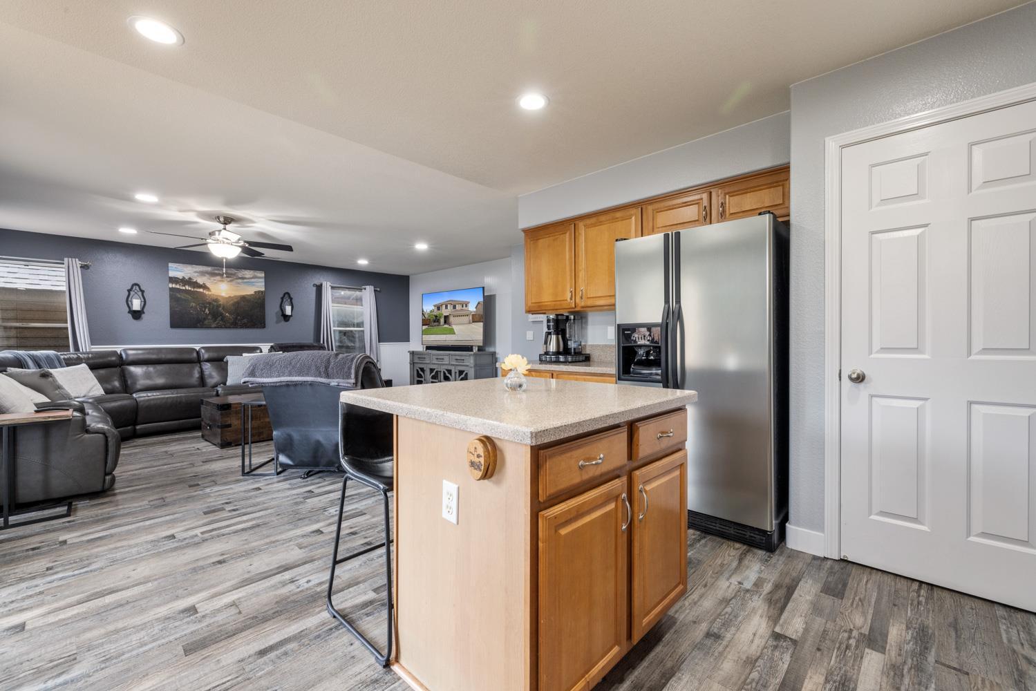 Ripon, California, 95366, United States, 6 Bedrooms Bedrooms, ,3 BathroomsBathrooms,Residential,For Sale,1978022