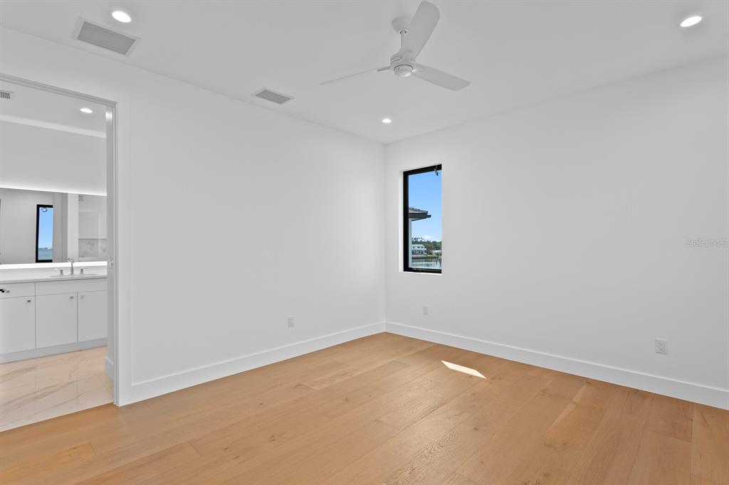 St Petersburg, Florida, 33703, United States, 5 Bedrooms Bedrooms, ,6 BathroomsBathrooms,Residential,For Sale,1856126