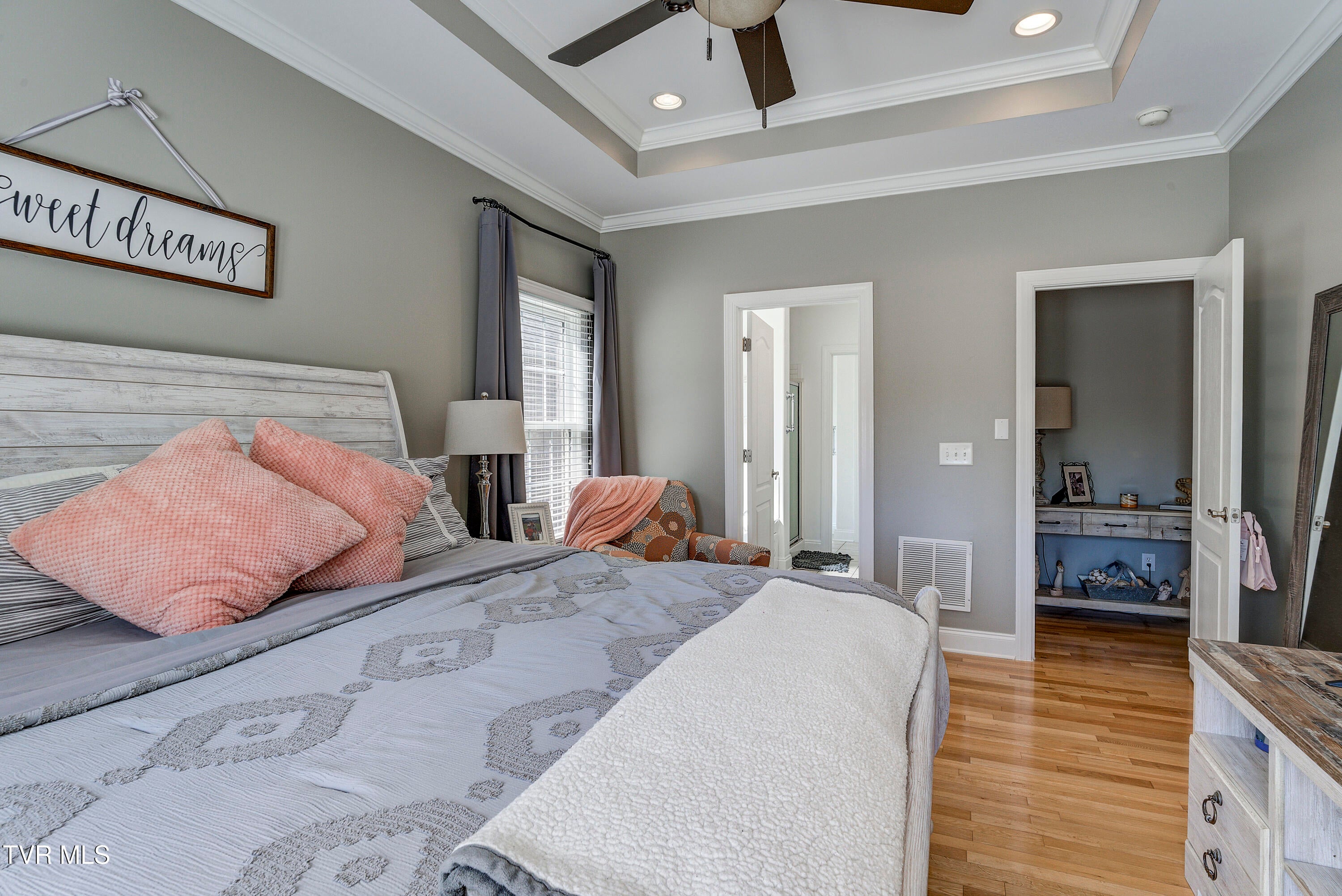 Johnson City, Tennessee, 37604, United States, 5 Bedrooms Bedrooms, ,3 BathroomsBathrooms,Residential,For Sale,1964815