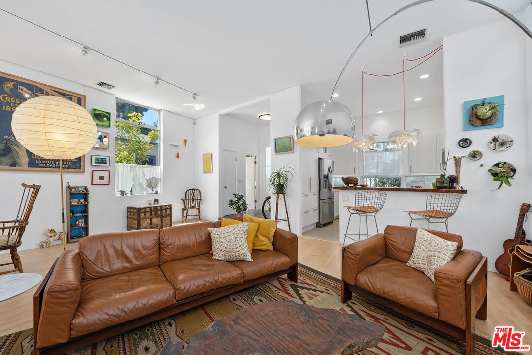 Venice, California, 90291, United States, 4 Bedrooms Bedrooms, ,4 BathroomsBathrooms,Residential,For Sale,1926607