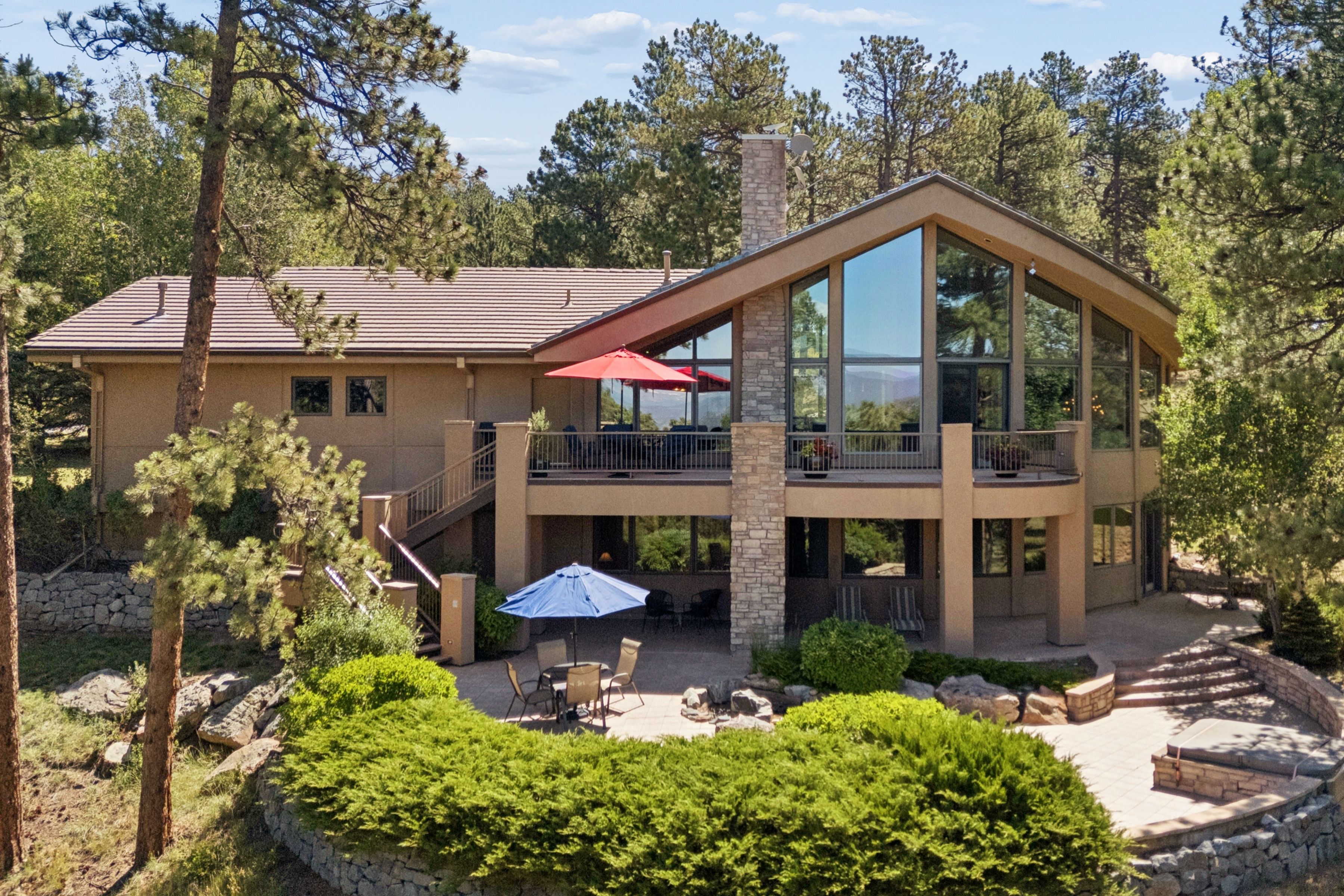  Custom Built on Over Five Acres - 物件實景