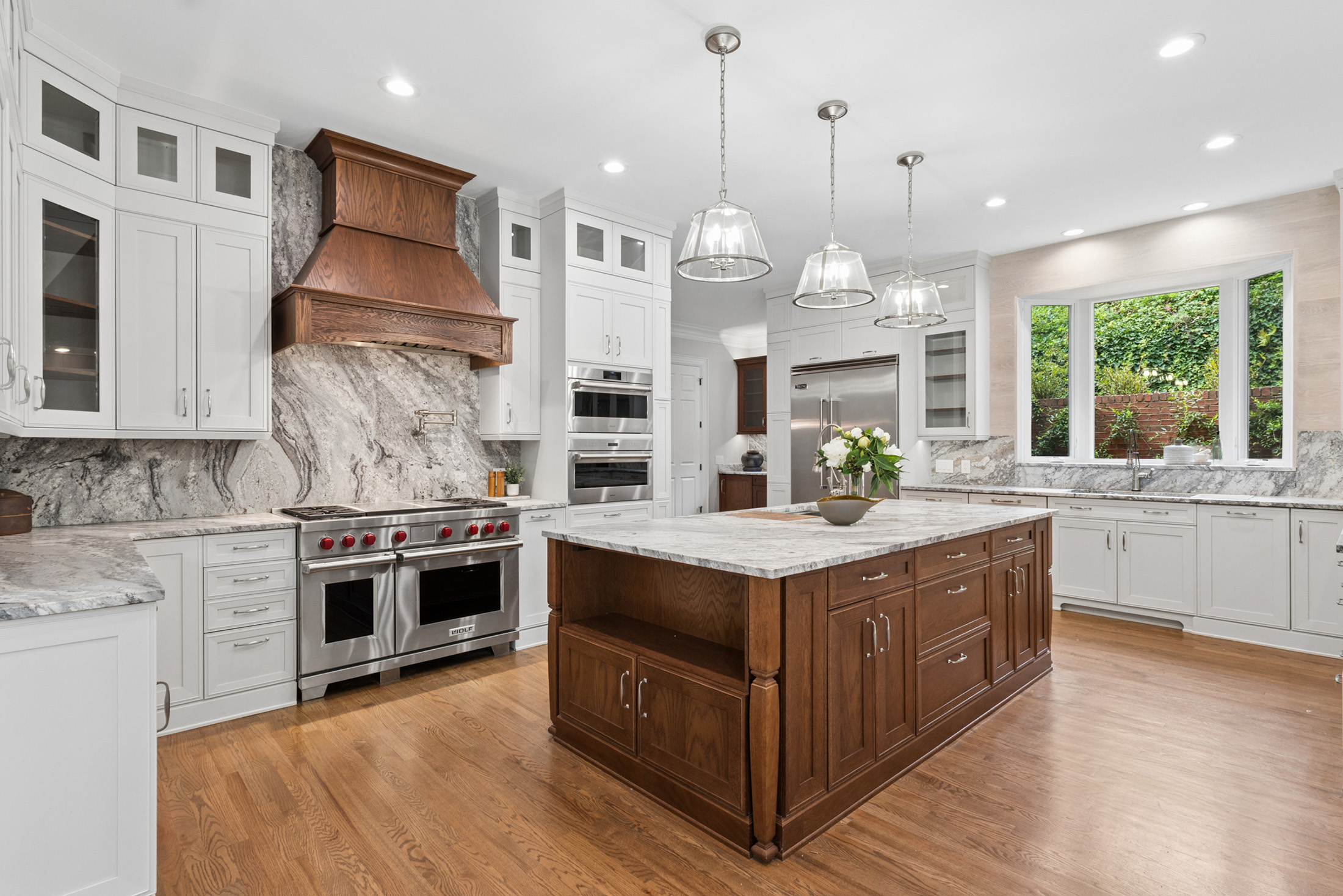  Timeless Design, Privacy, and Exceptional Outdoor Living in Sandy Springs - 物件實景
