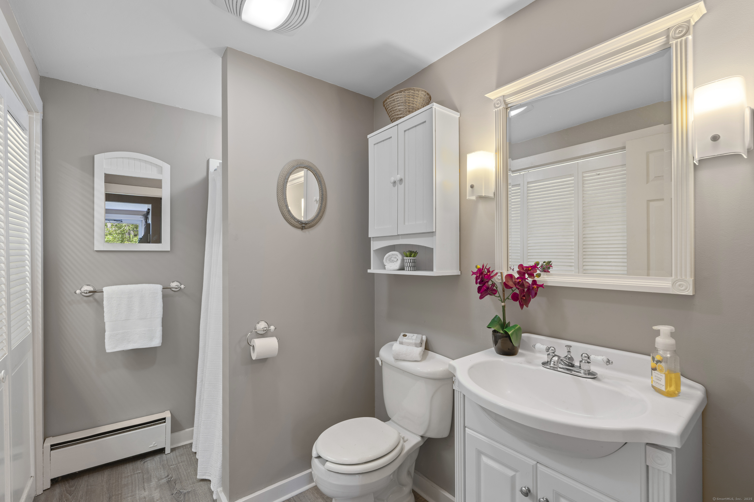 Newtown, Connecticut, 06482, United States, 3 Bedrooms Bedrooms, ,2 BathroomsBathrooms,Residential,For Sale,1962604