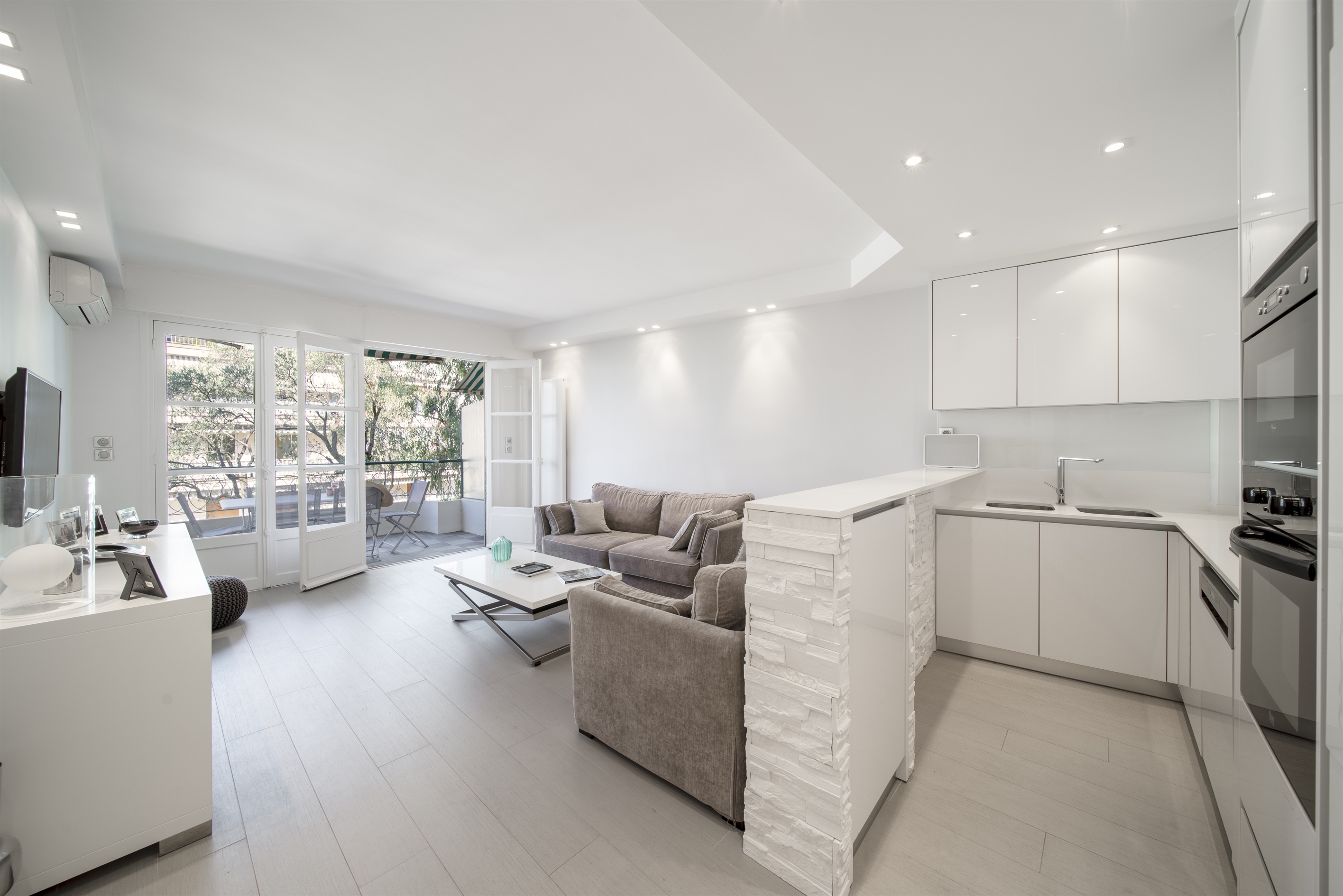  1-bedroom renovated apartment with terrace and garage Cannes City Centre - 物件實景