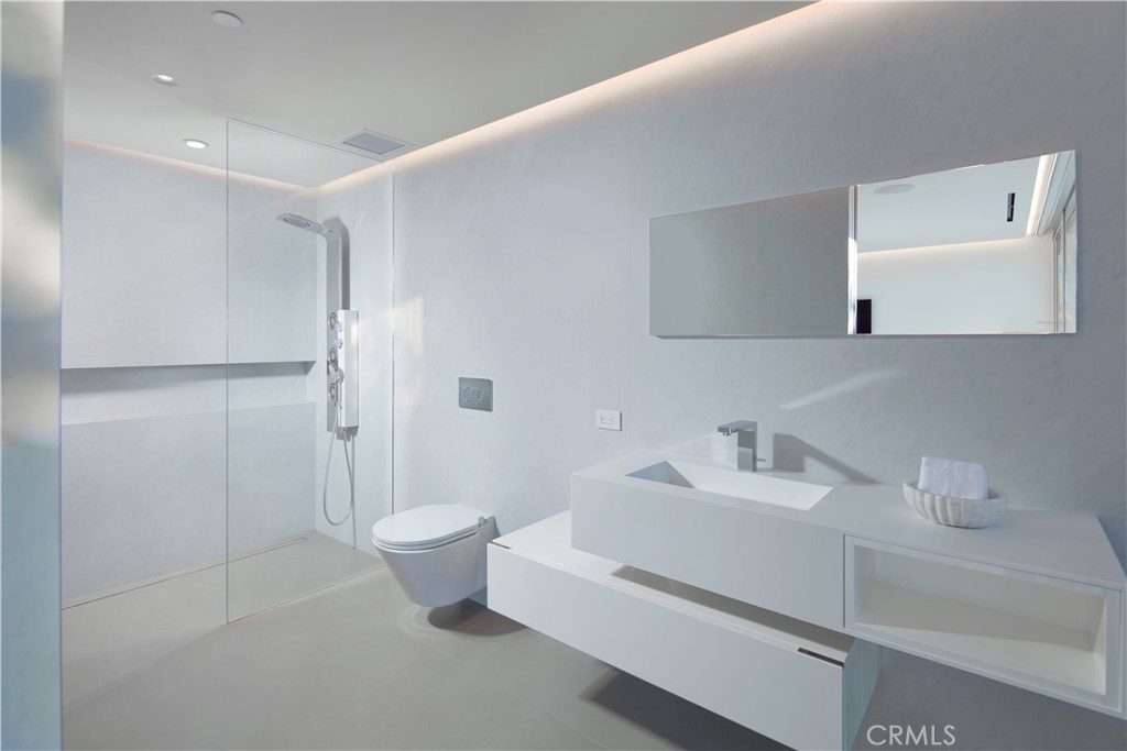 Laguna Beach, California, 92651, United States, 4 Bedrooms Bedrooms, ,6 BathroomsBathrooms,Residential,For Sale,1988252